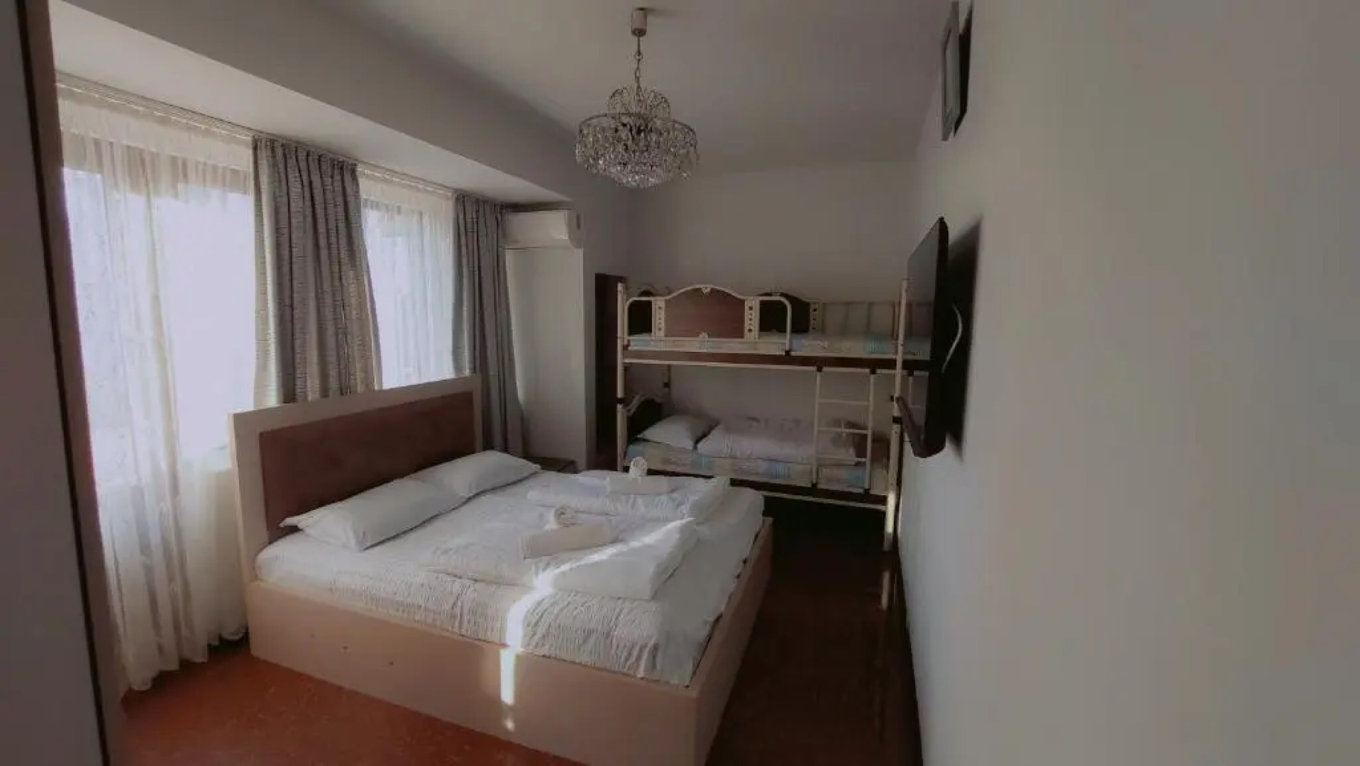 On Khimshiashvili Apartment