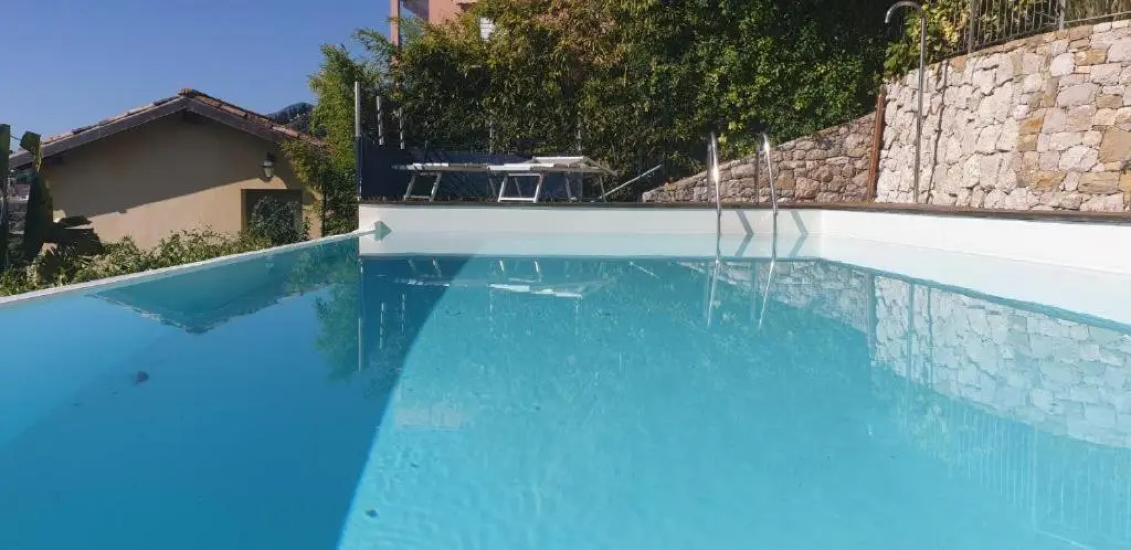 Luxurious penthouse with magnificent views over the bay of Menton 10 Peoples