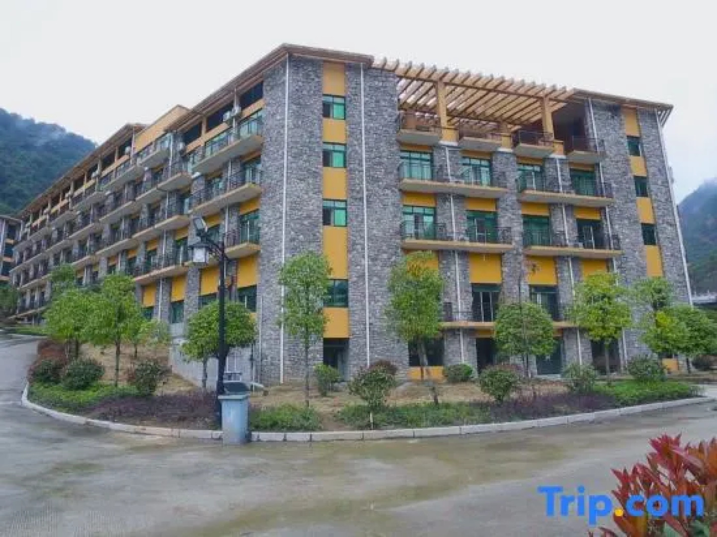 Wolong International Hotel