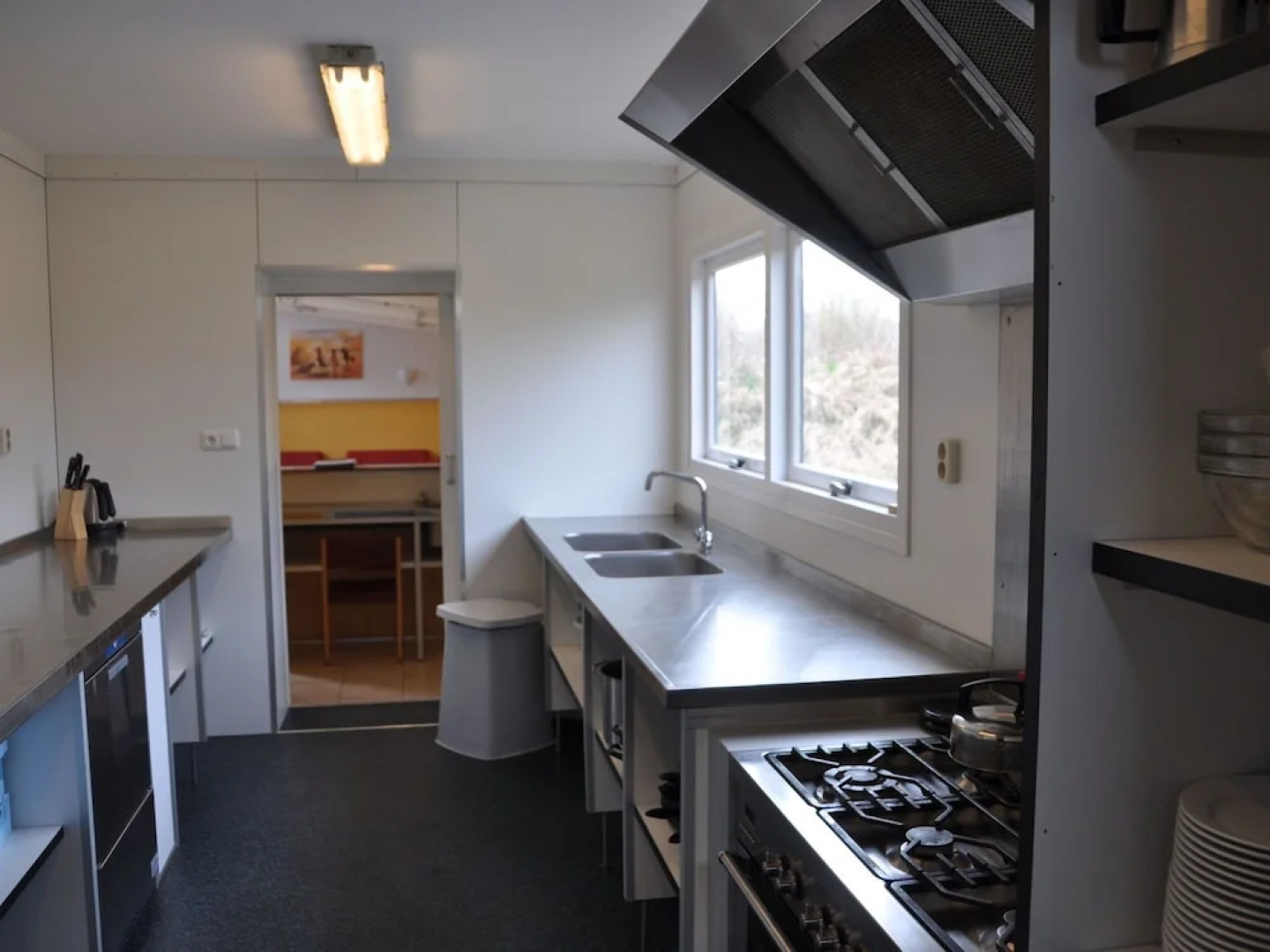 Detached holiday home with extra facilities near the sea