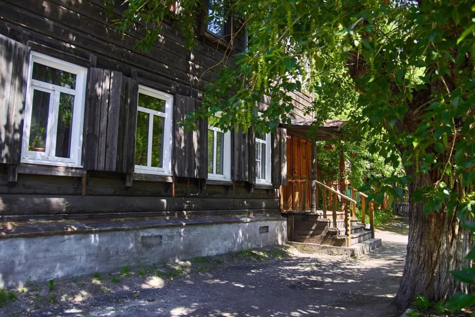 Хостел Изба