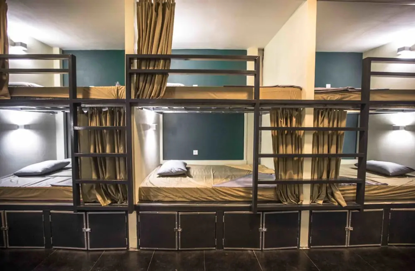 Nest Beach Club - Hostel