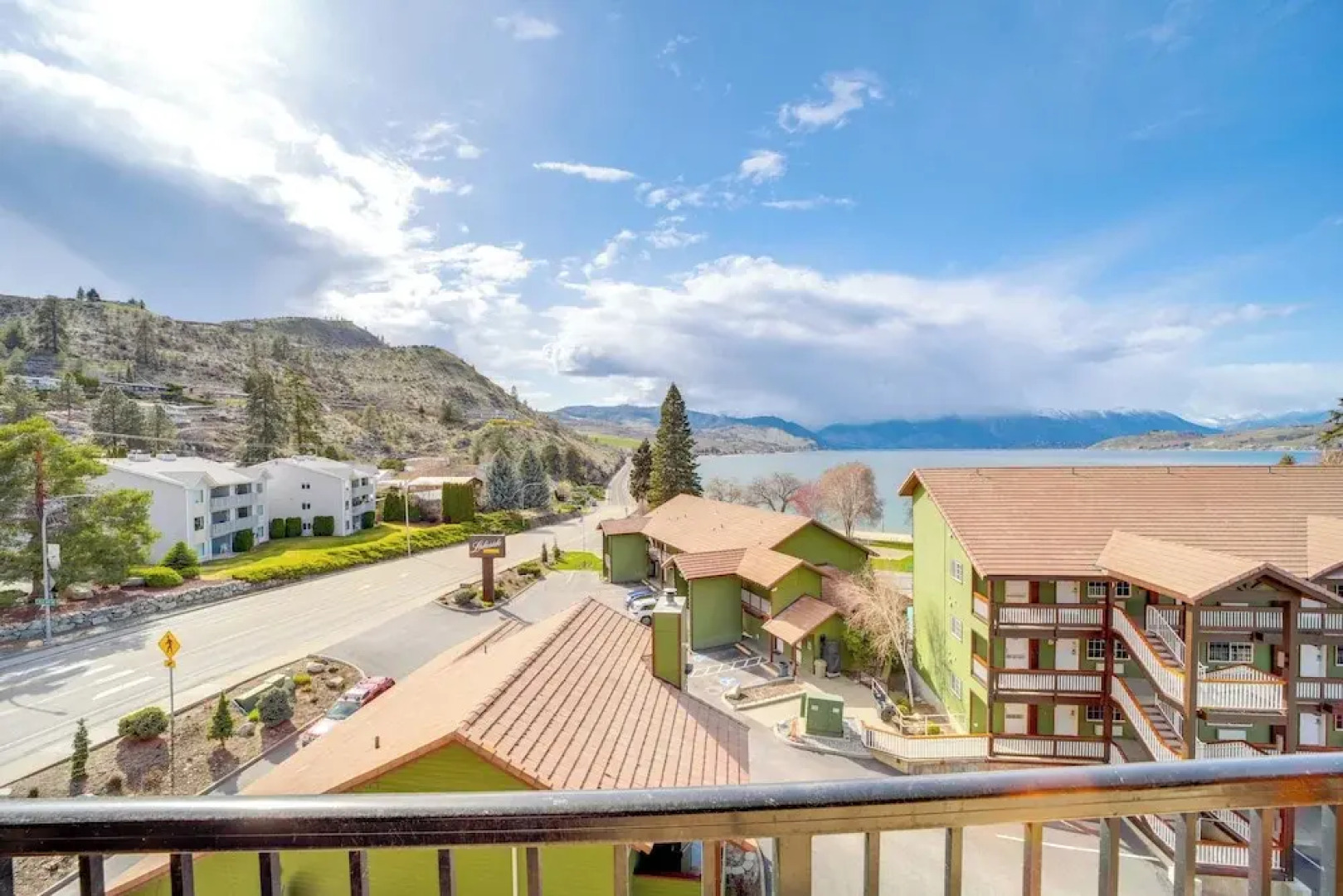 Walk to Lake Chelan: Top-level Waterfront Condo