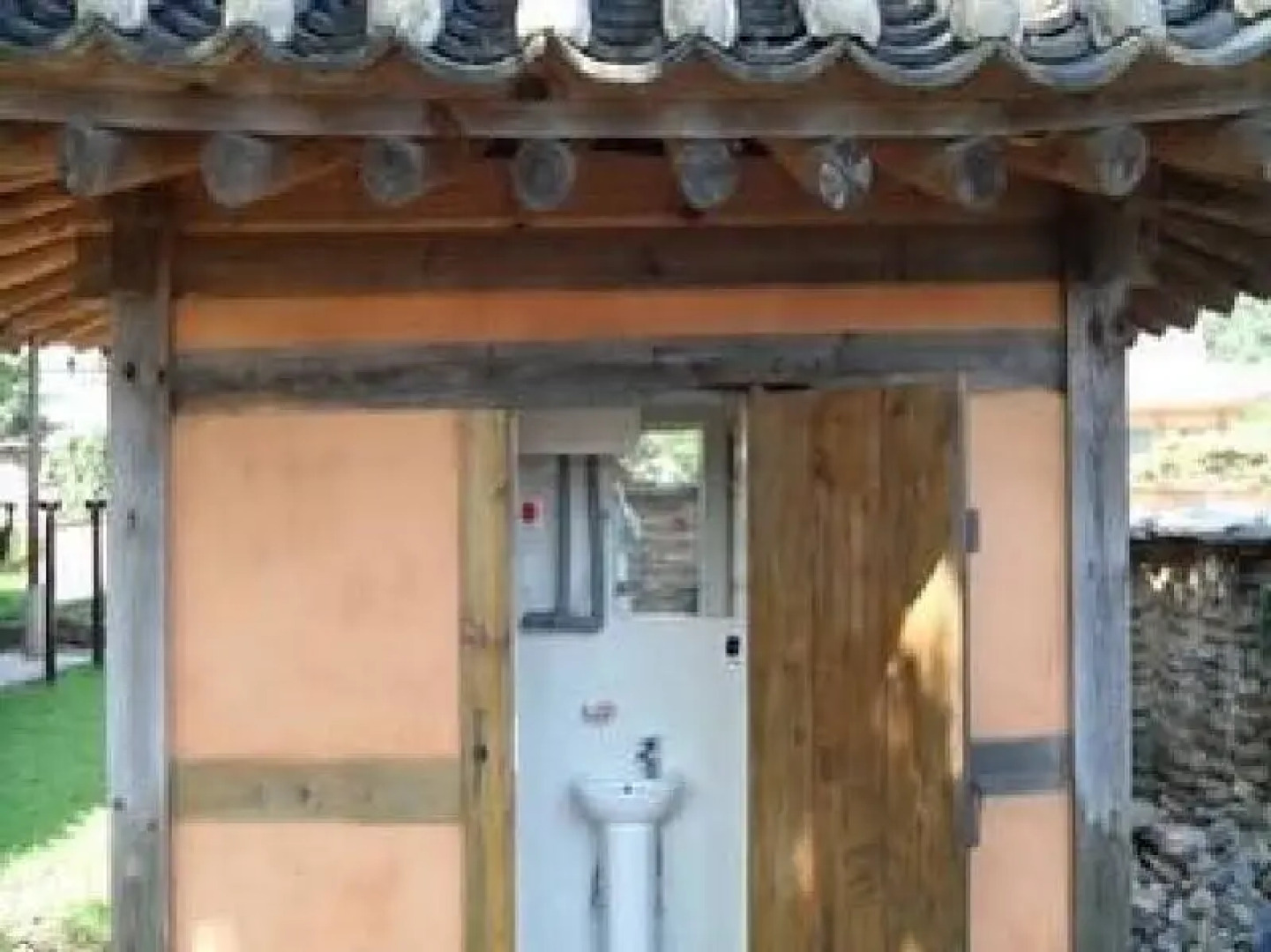 Traditional Noble Choi Old House