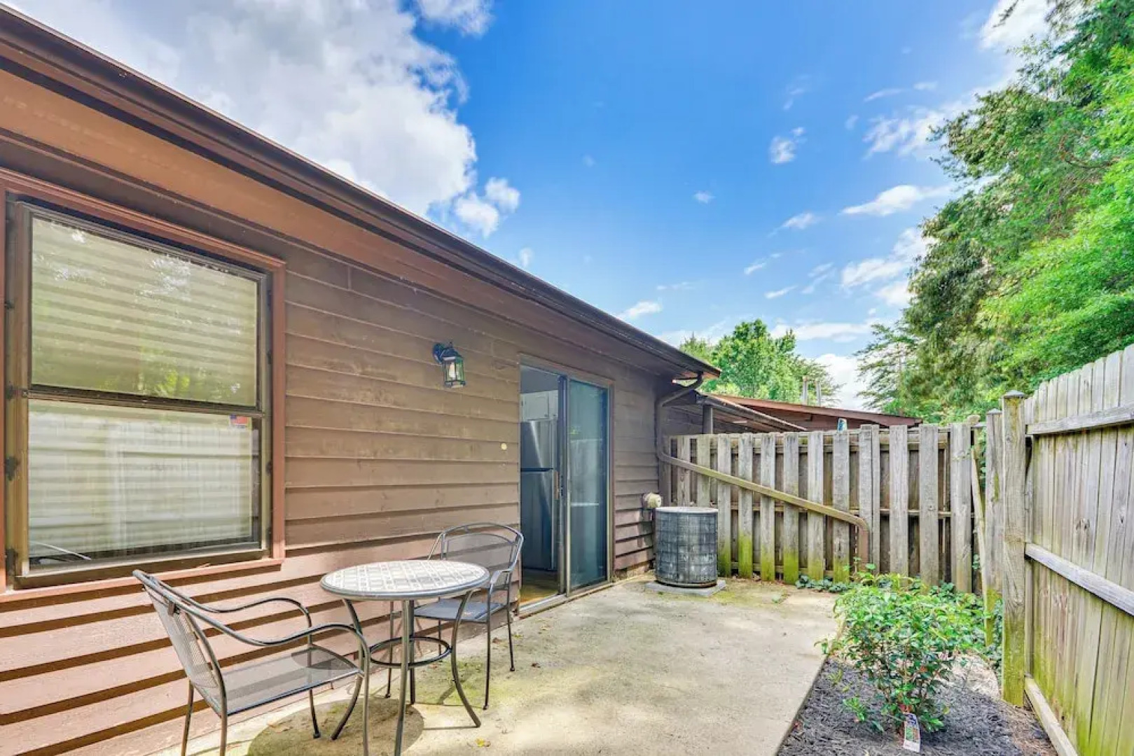 High Point Townhome w/ Patio, 1 Mi to Main Street!