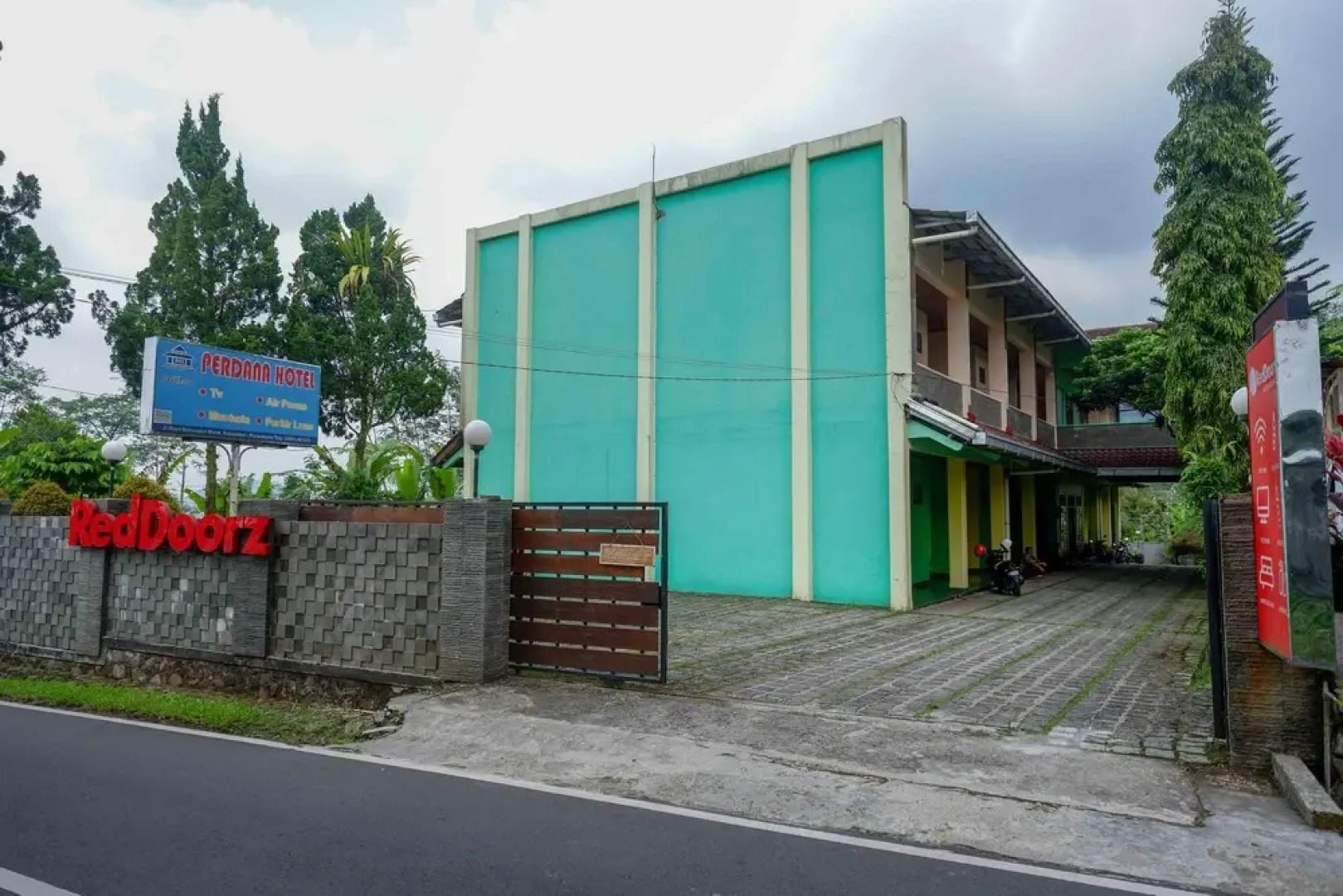 RedDoorz near Lokawisata Baturaden