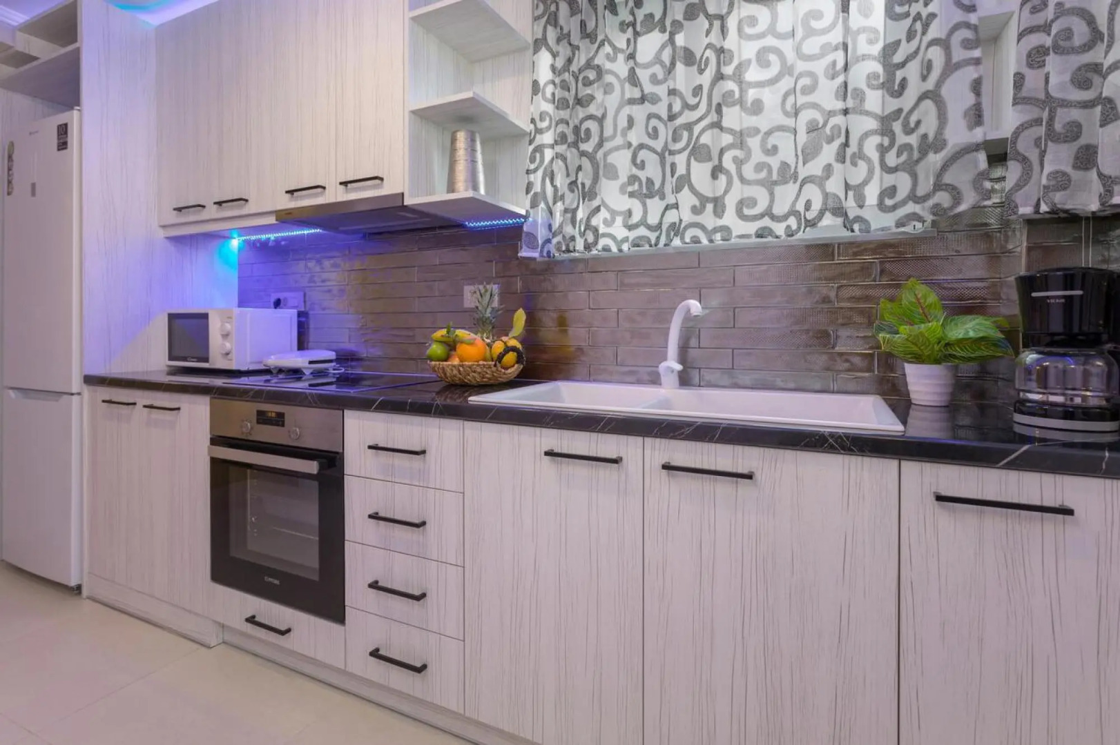 Evia's Apartment - New Apartment In Town!