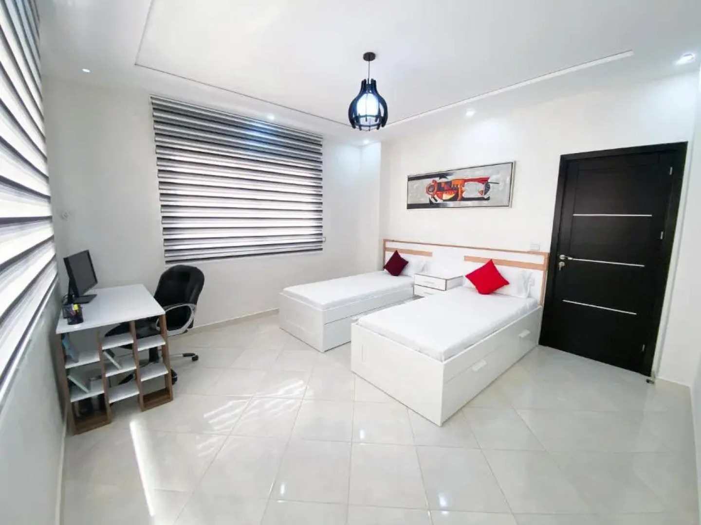 Luxurious apartment close to the sea