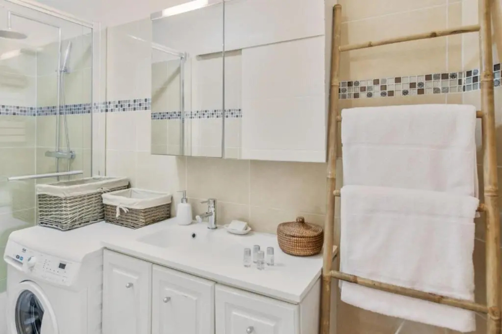 Beautiful 2br with AC and sea-view terrace in La Seyne-sur-Mer Welkeys