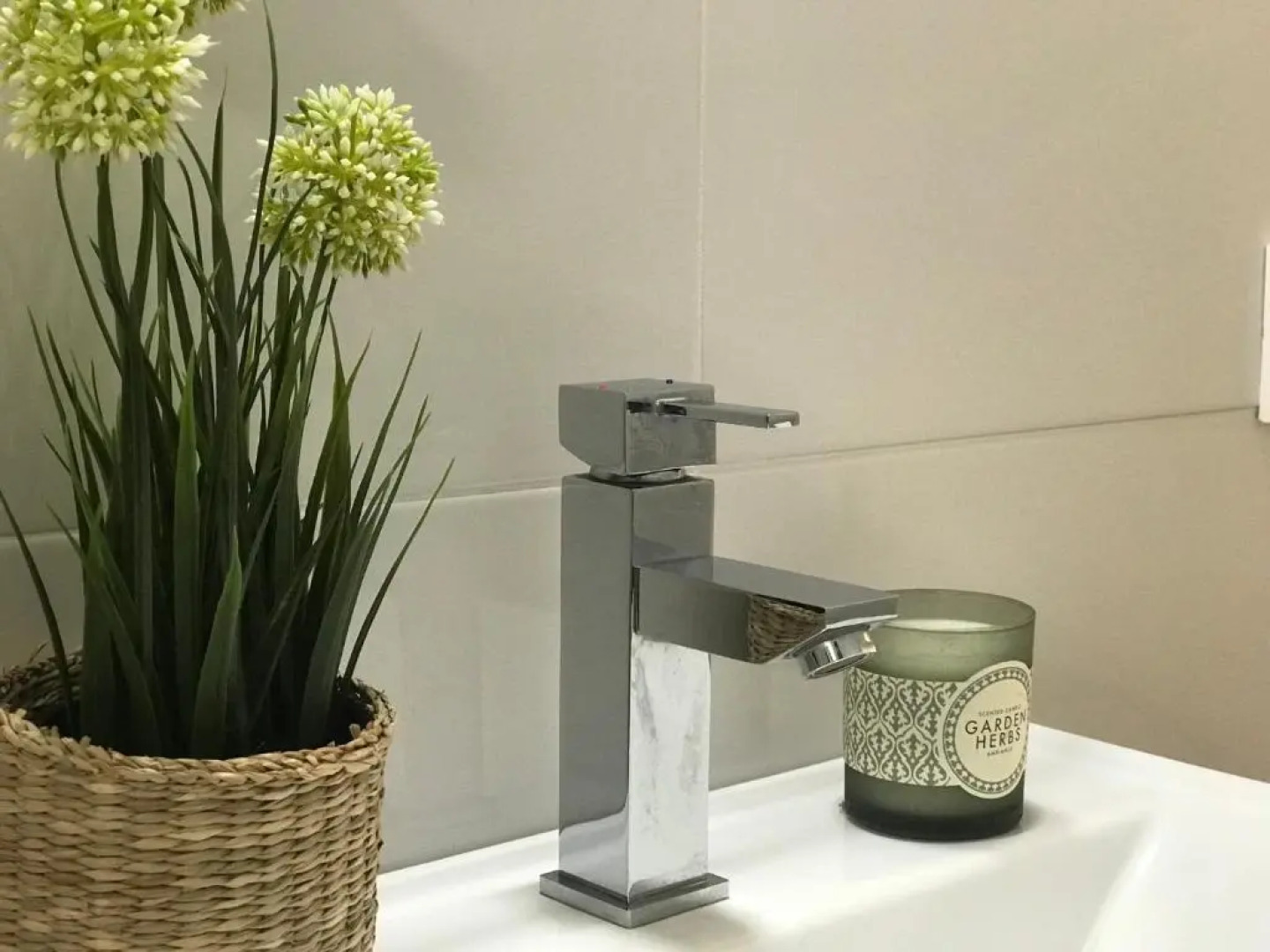 Lets Holidays Centric House with Parking