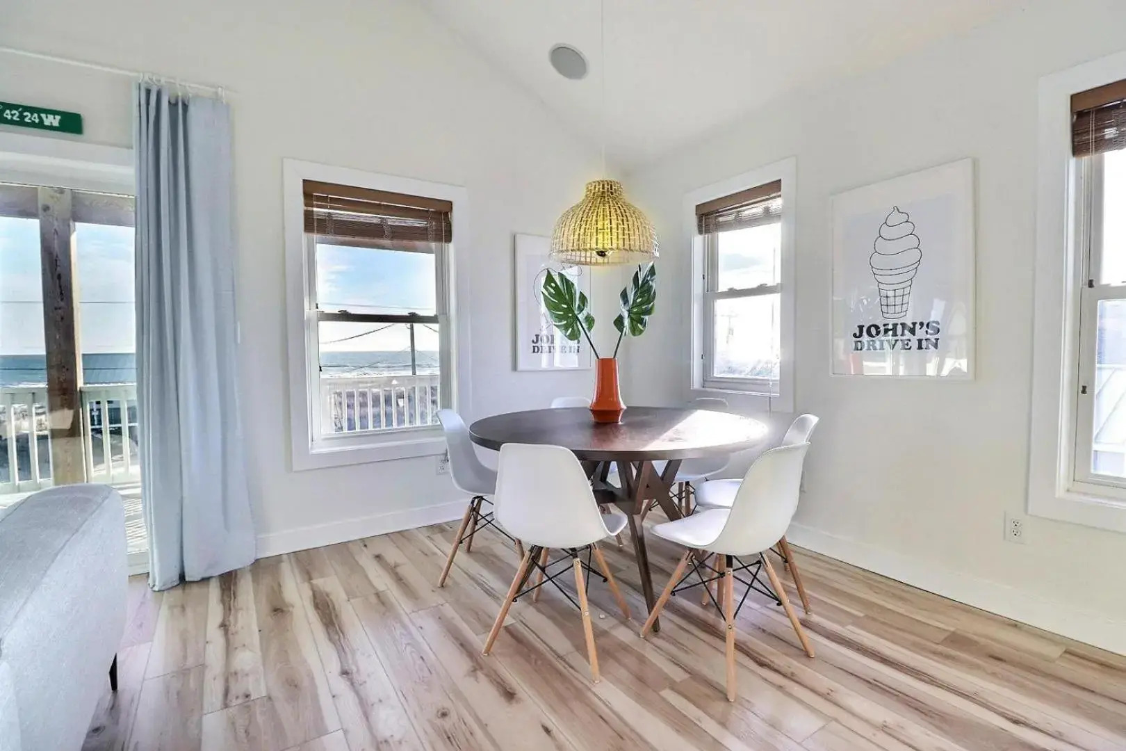 4120 The Shake Shack Across Street from Beach