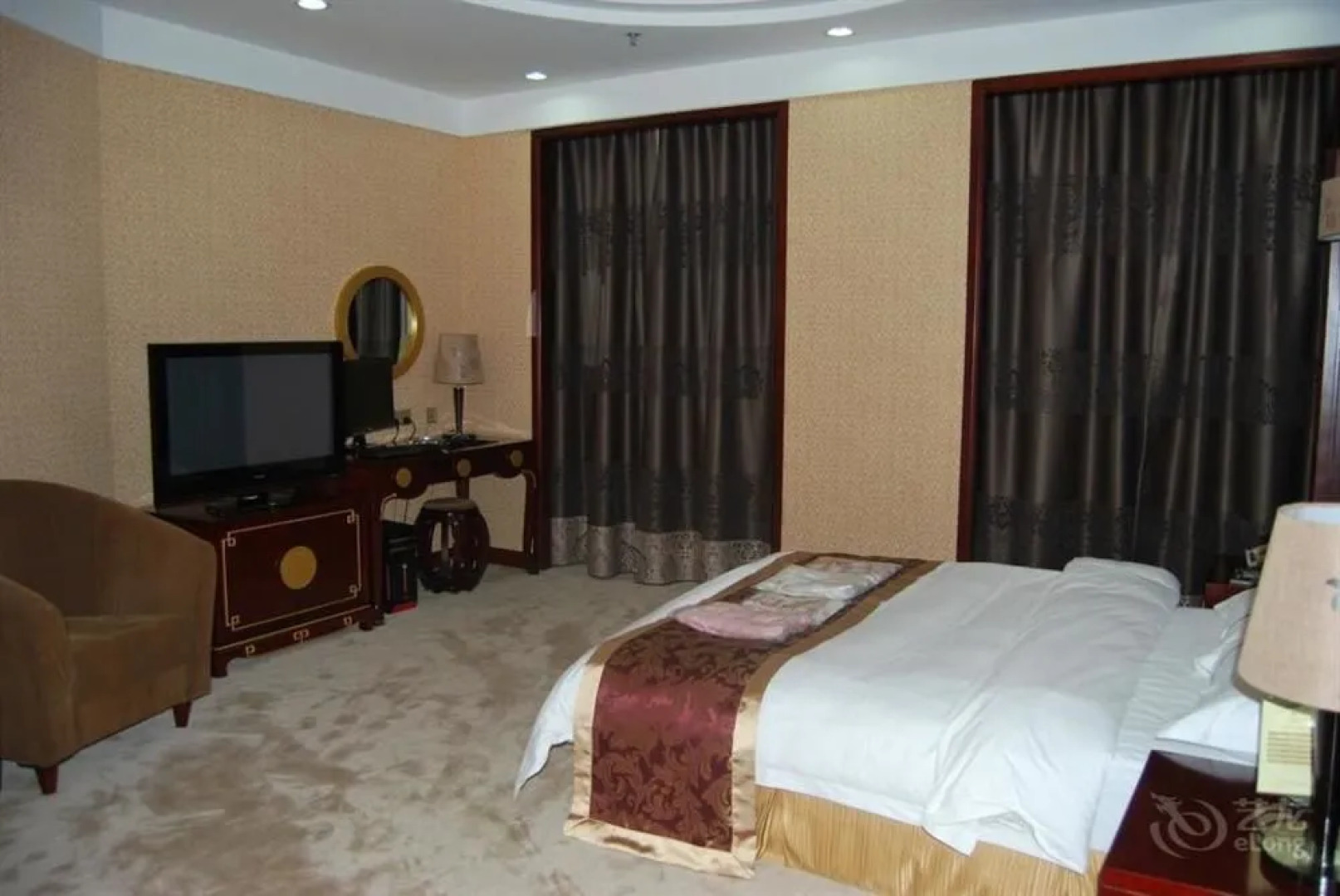 Lvliang Double Yu The Holiday Hotel