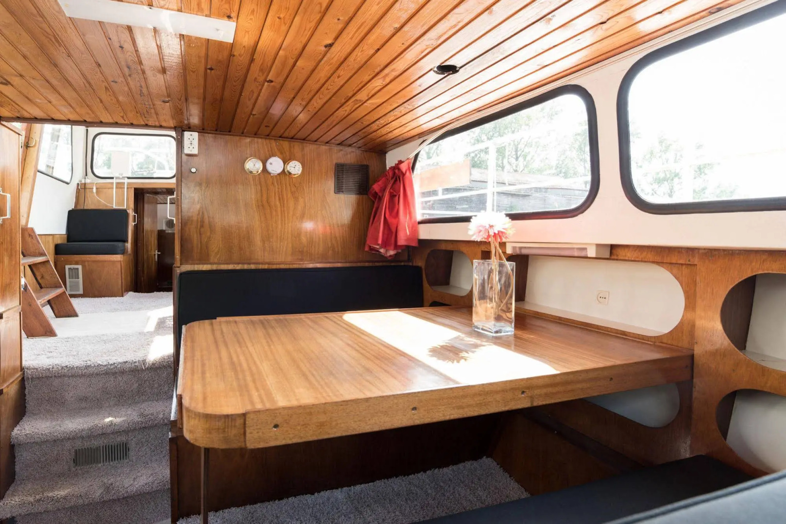 Authentic Houseboats Amsterdam