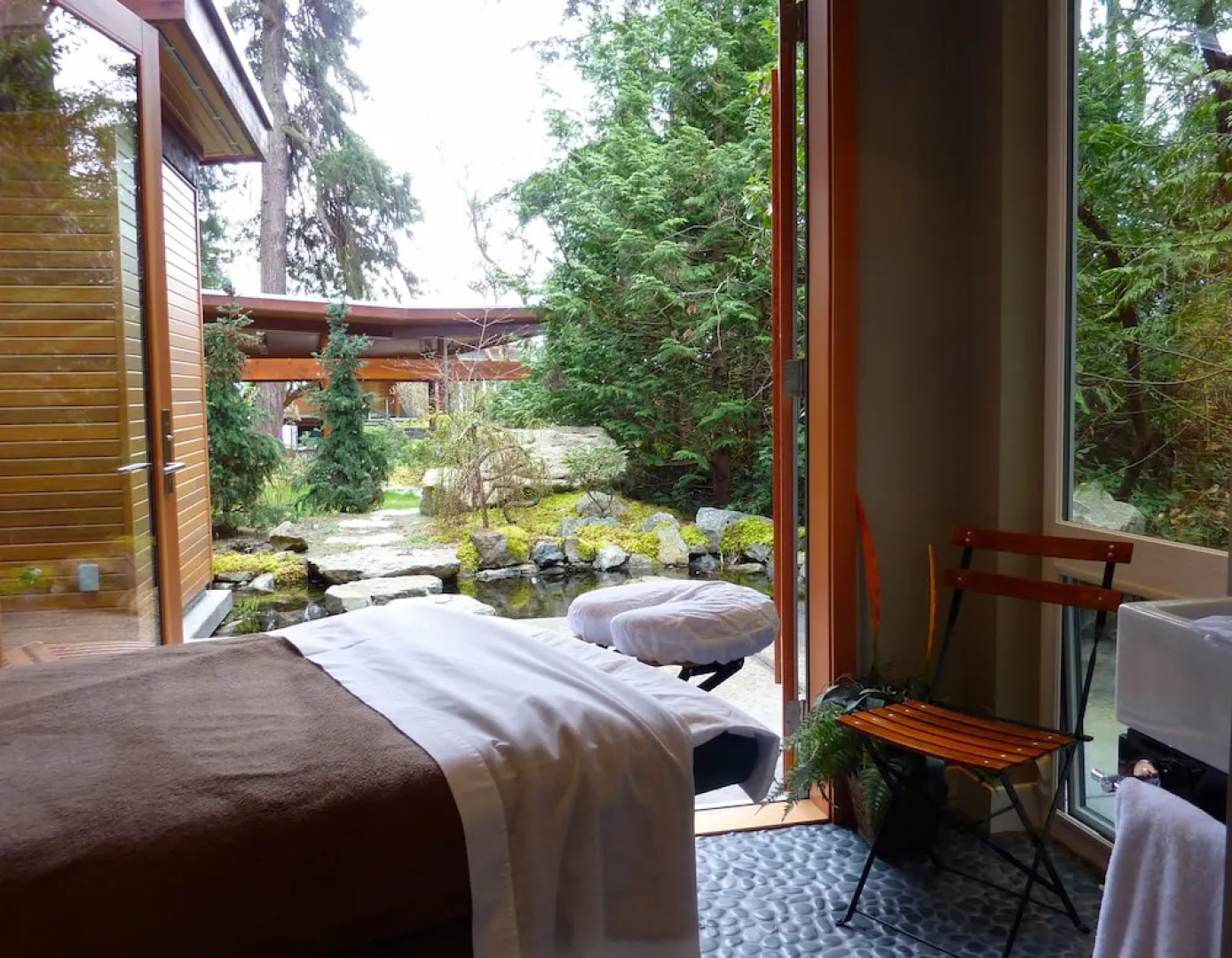 Pointhouse Suites On Sargeant Bay