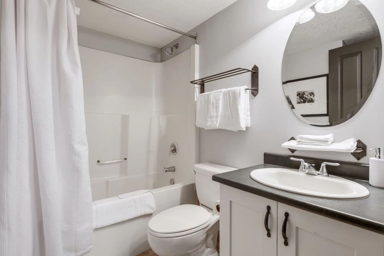 LARGE Studio | Ski In/Out | Pool & Hot Tubs | Central Upper Village Location