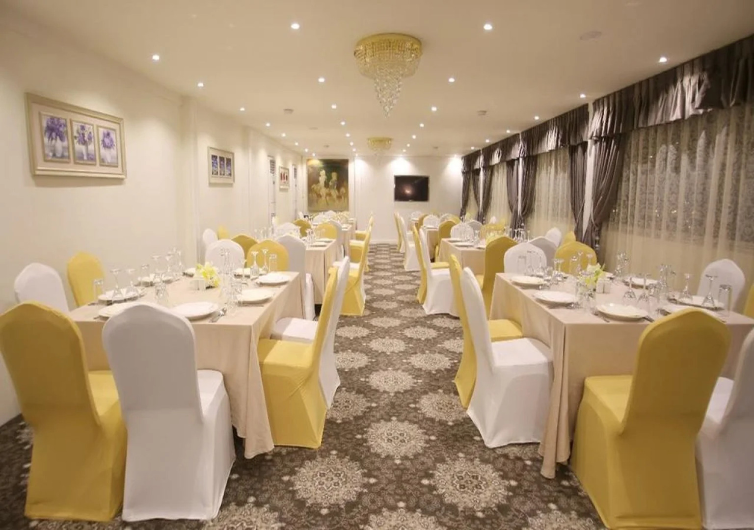 Elegant Suites Hotel