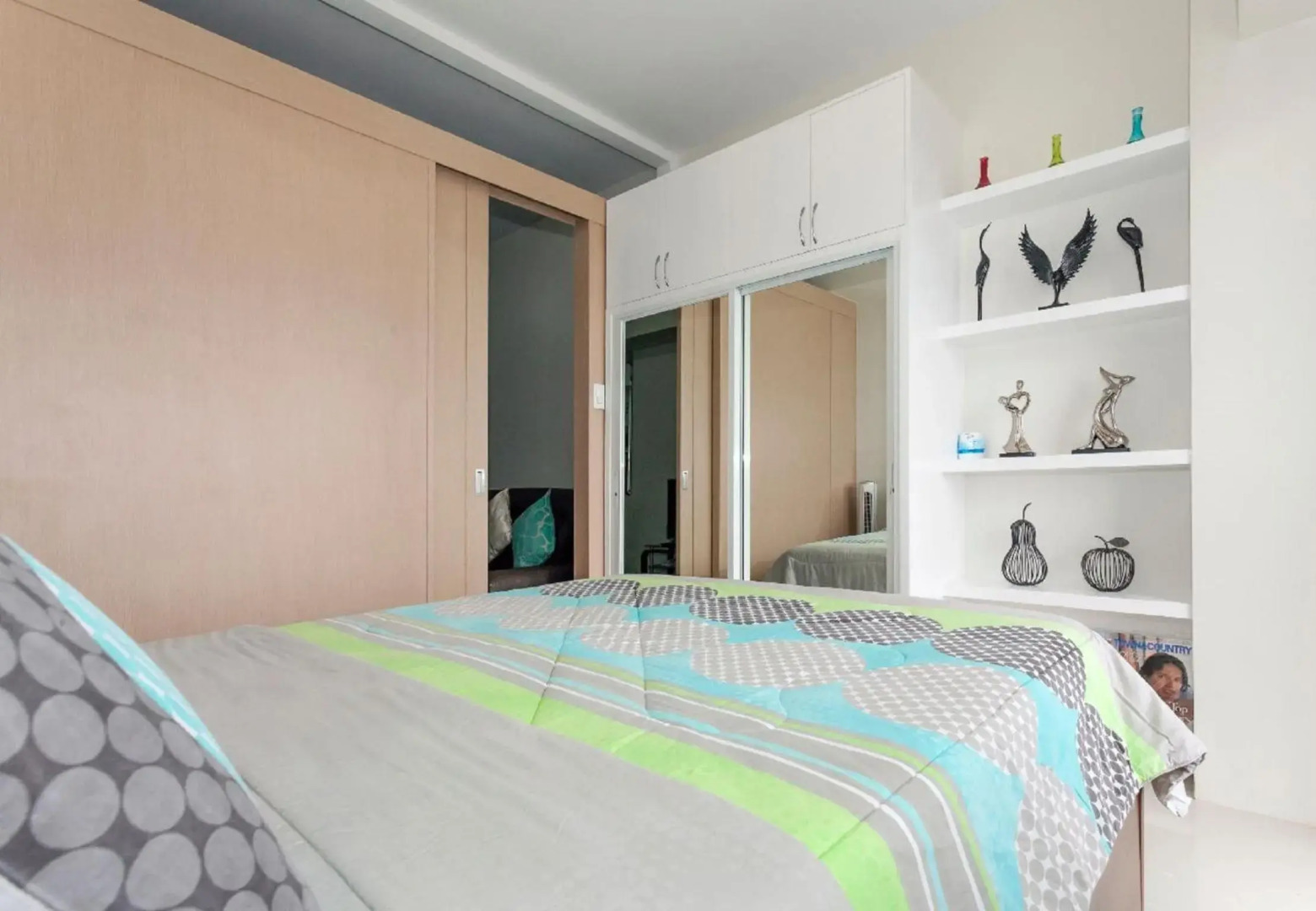 Blowing in the Wind - Lake View Apartments