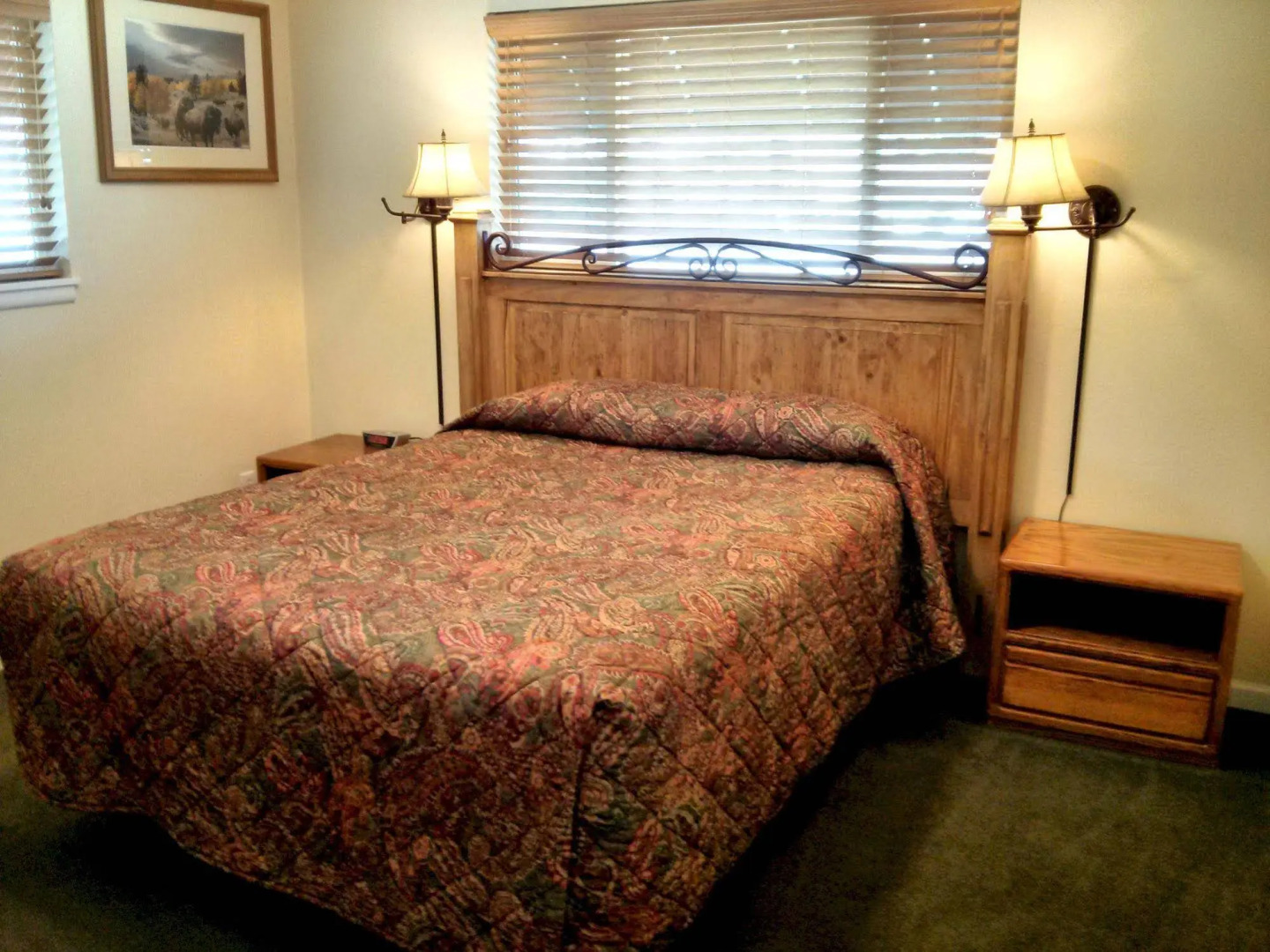 Charm Motel & Suites