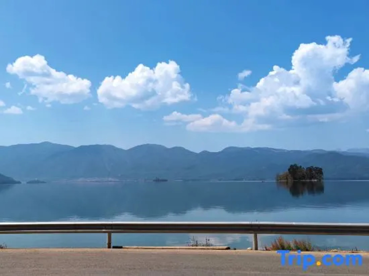 Lugu Lake Yuanrongju Lake View Inn