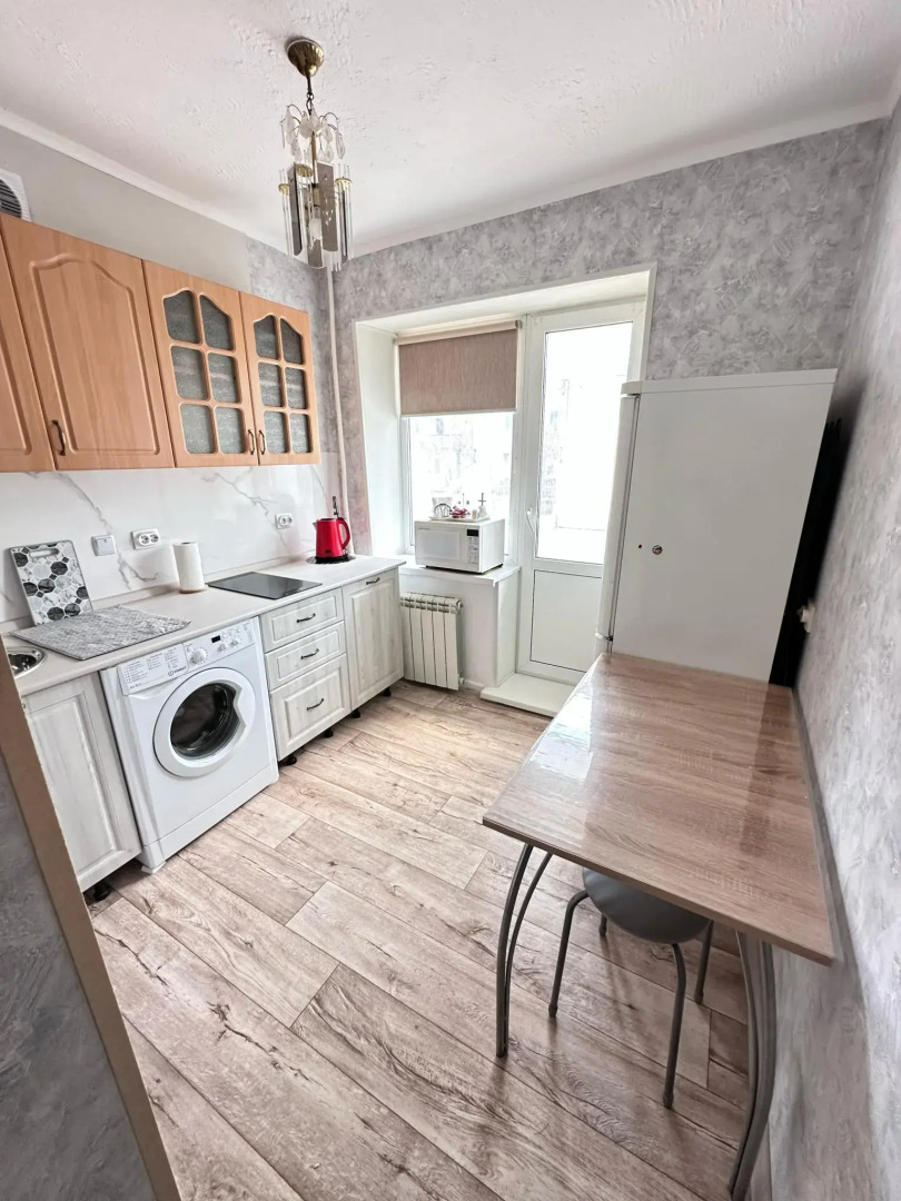 Ideal Apartment (Идеал Апартмент) на улице Первостроителей 1