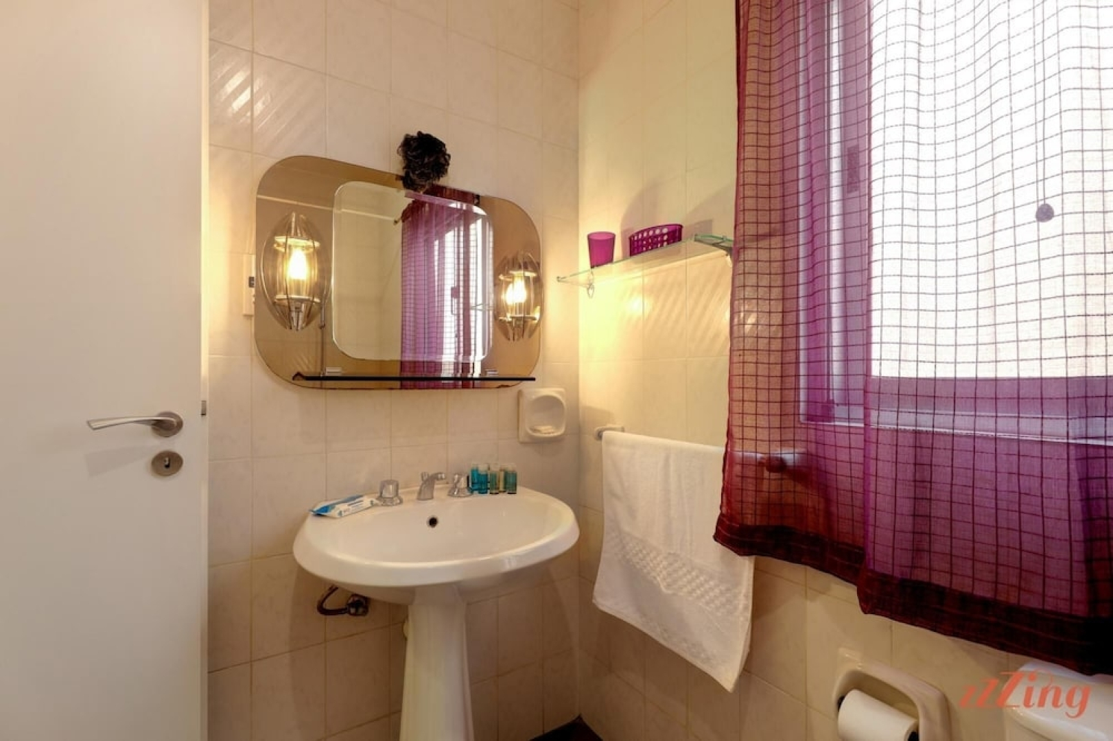 Seaside 2 Bedroom Apt w Side Sea Views - New