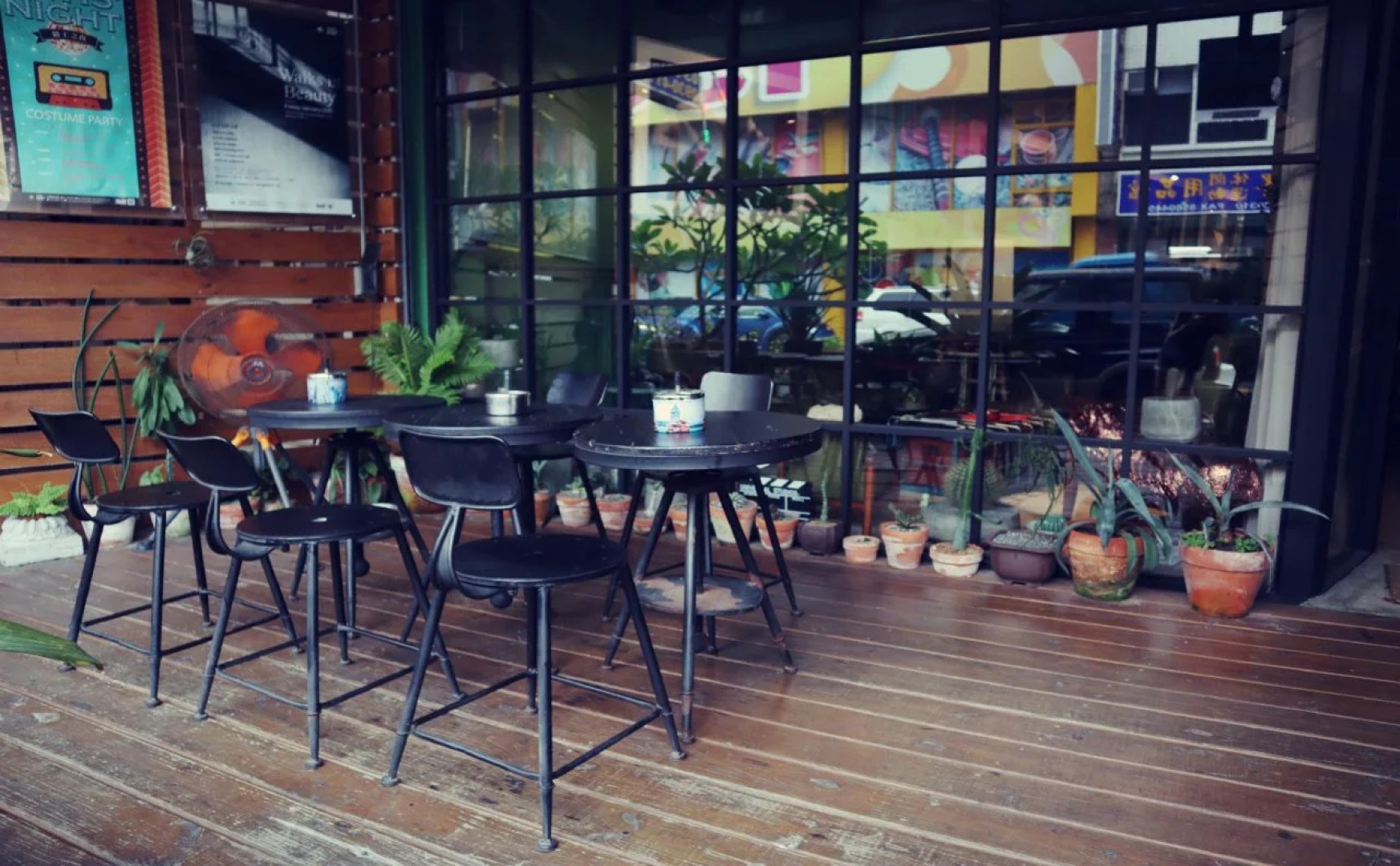 Travel Charger Hostel