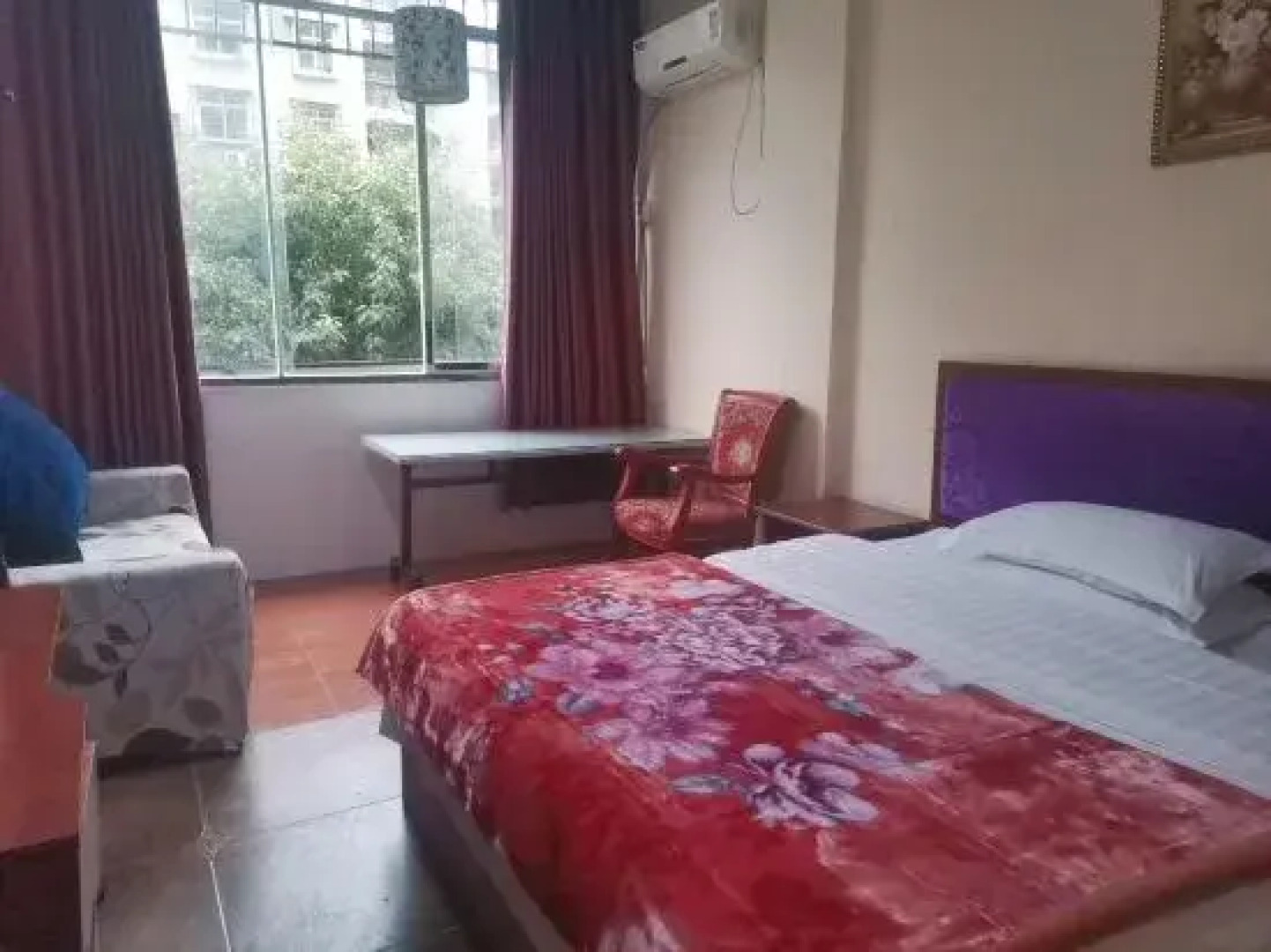 Yuechi Famous City Hotel