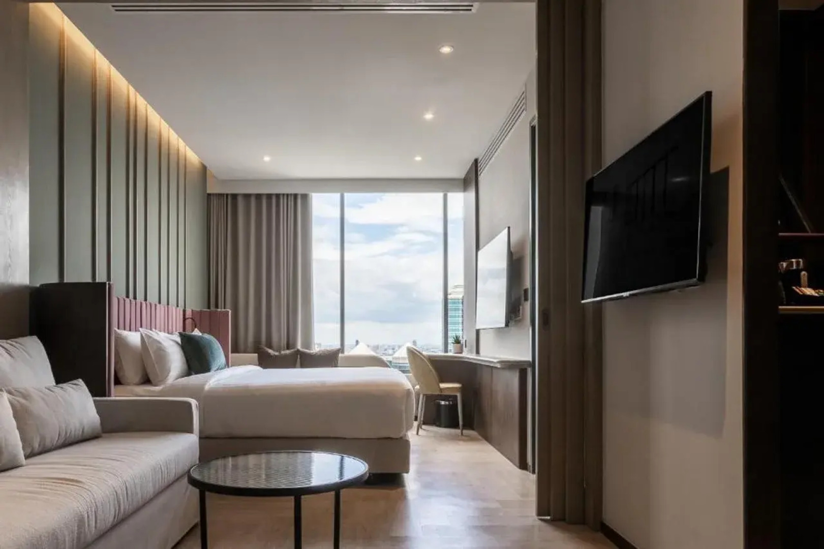 The Quarter Ratchayothin by UHG