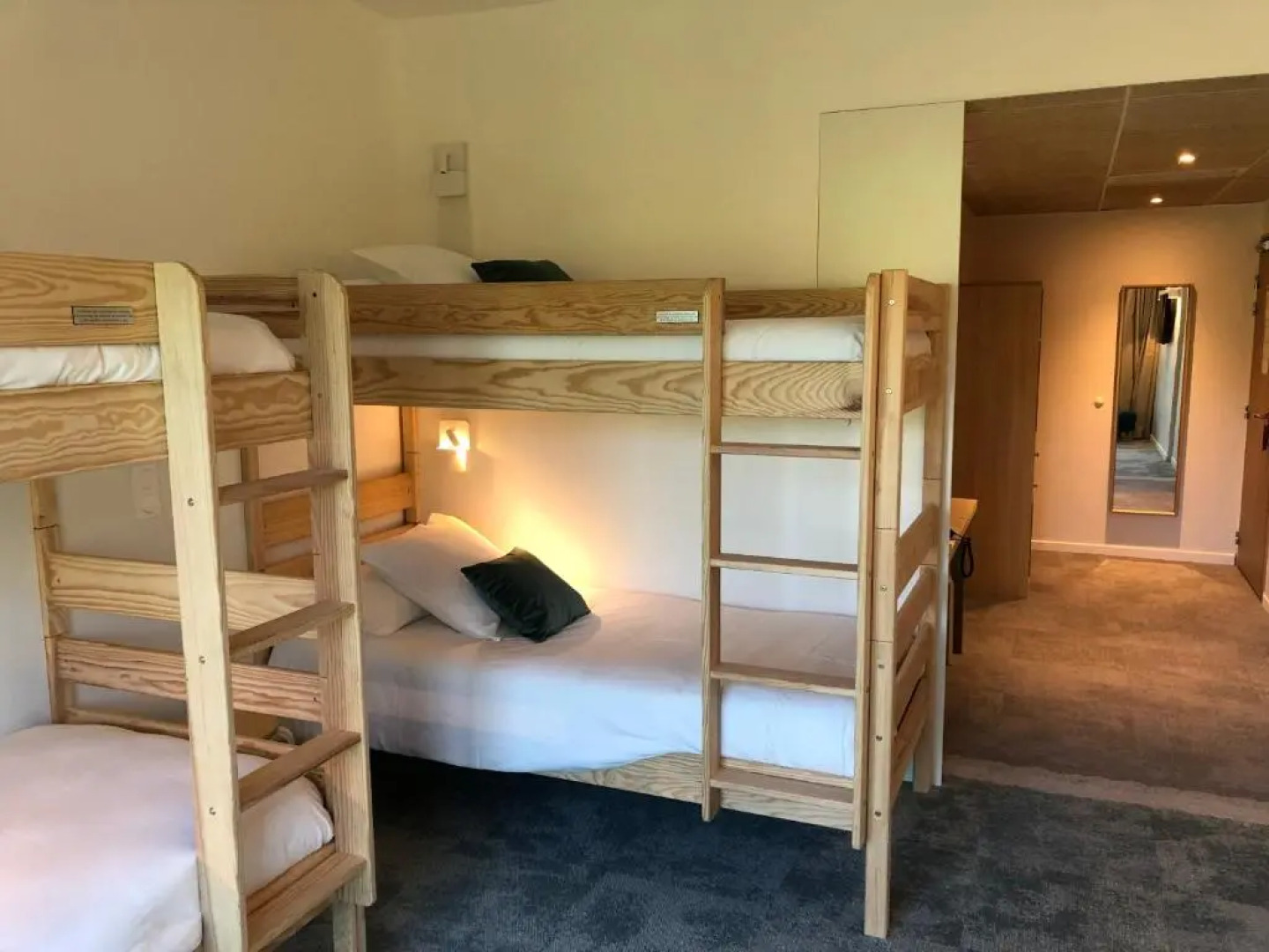 Shana Hotel & Residence