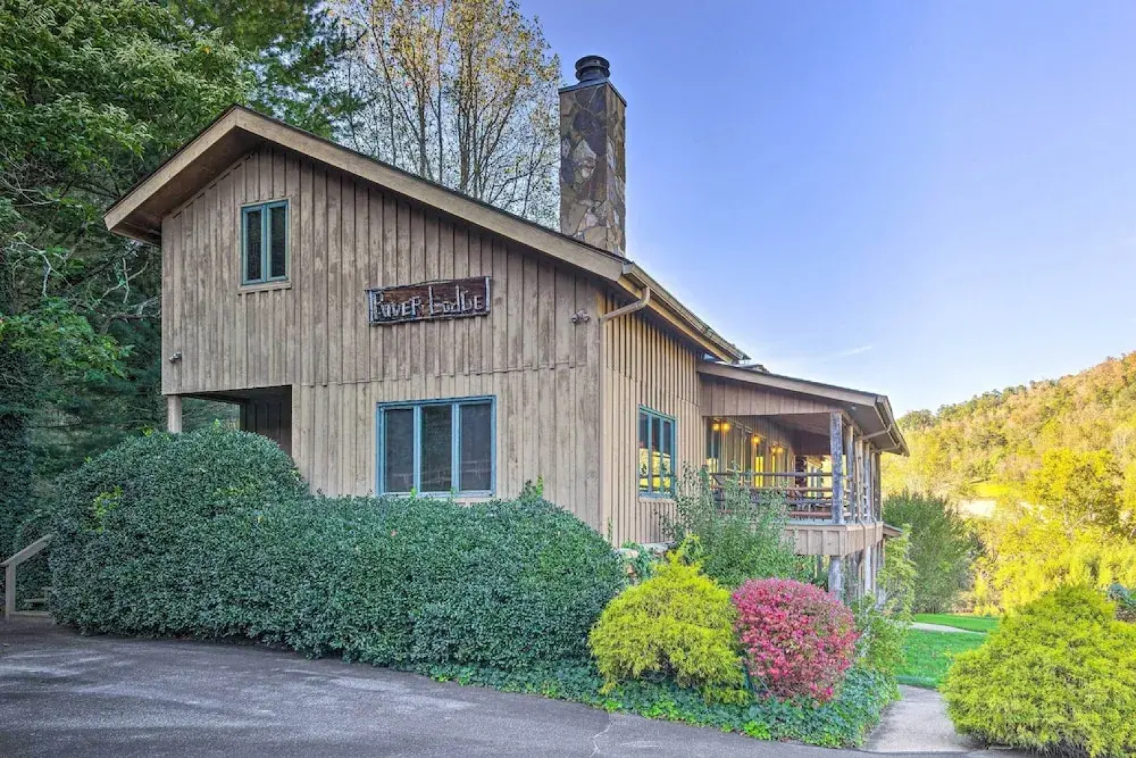 River Access + Mtn Views: Cullowhee Lodge!