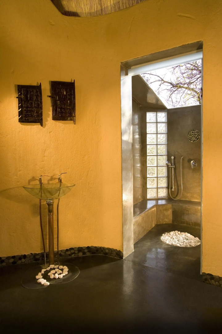 Pondoro Game Lodge  - Open to Kruger Park