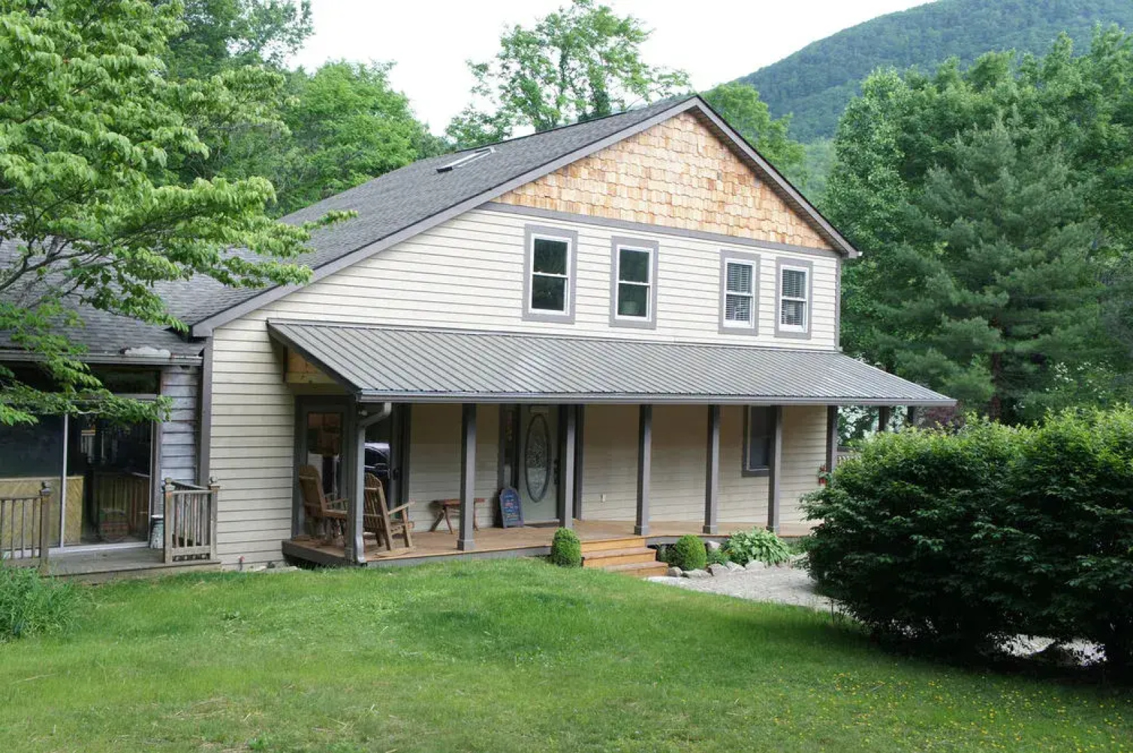 Woodlands Inn Of Sapphire Bed & Breakfast