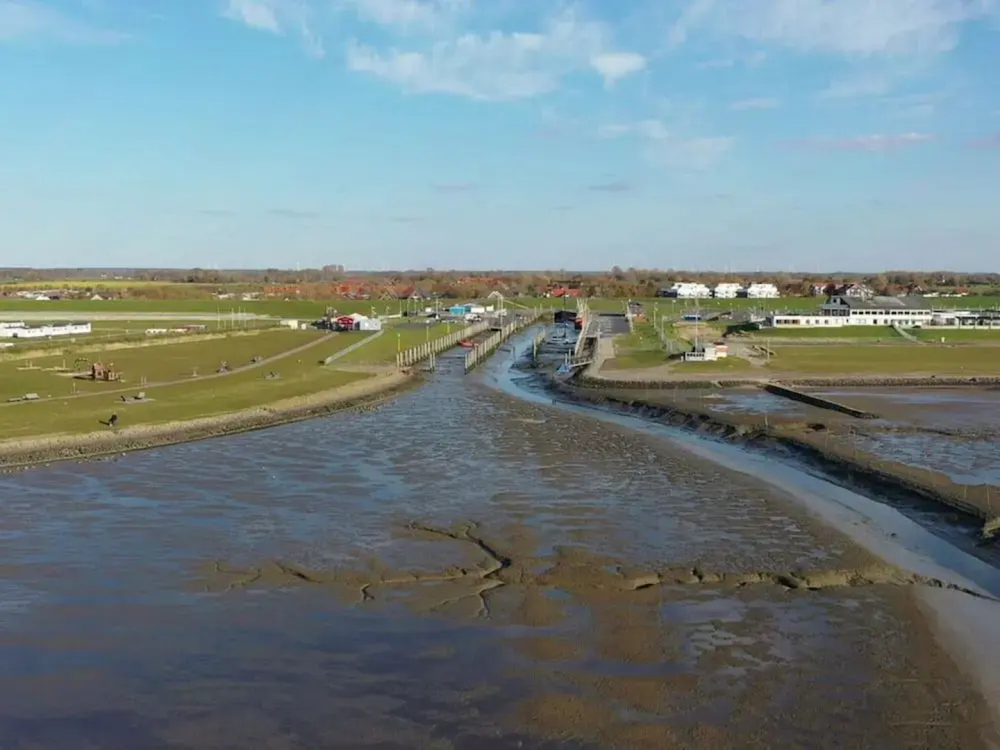 Sun, Mudflats and sea