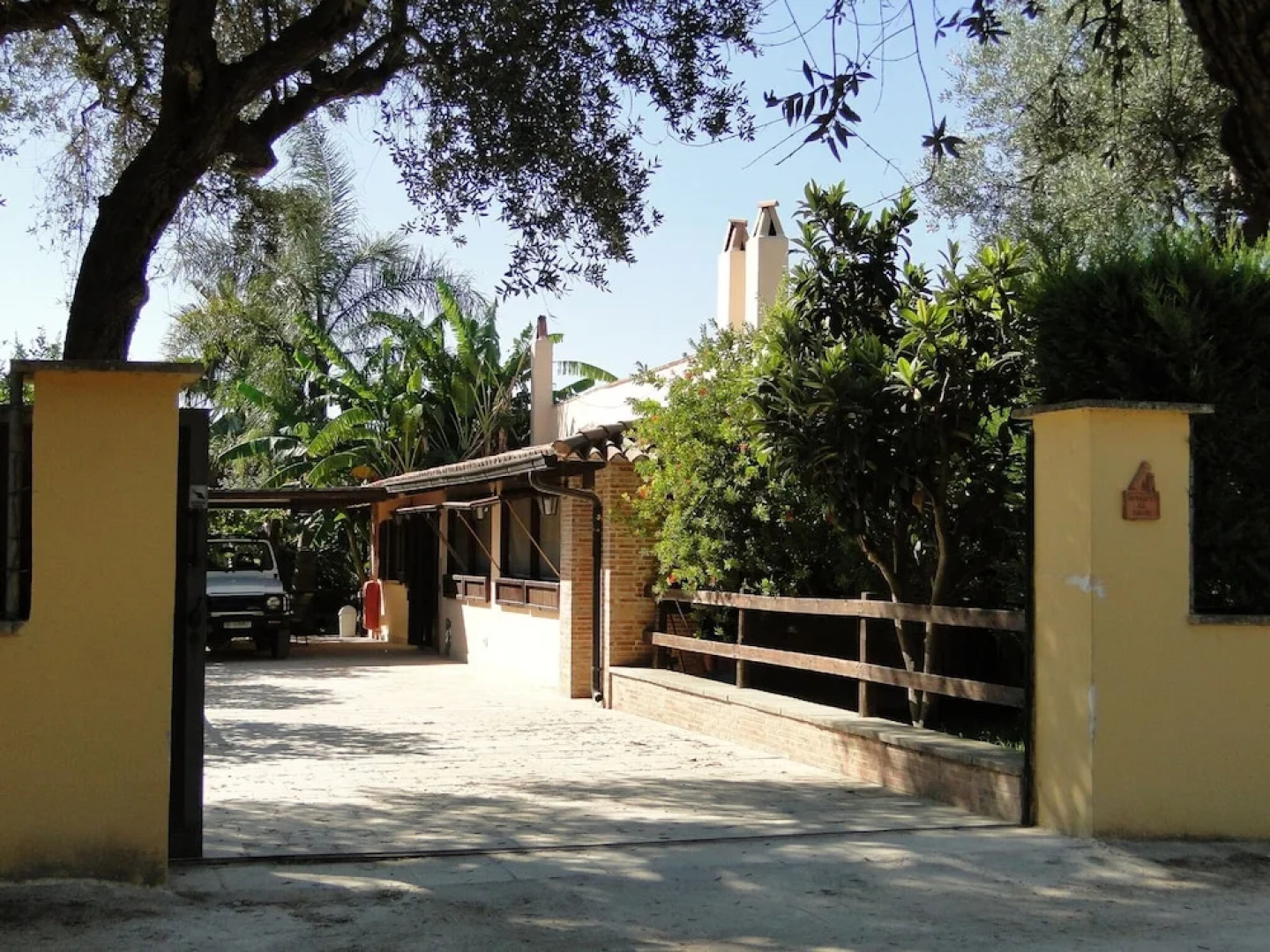 Secluded Holiday Home in Matino With Swimming Pool