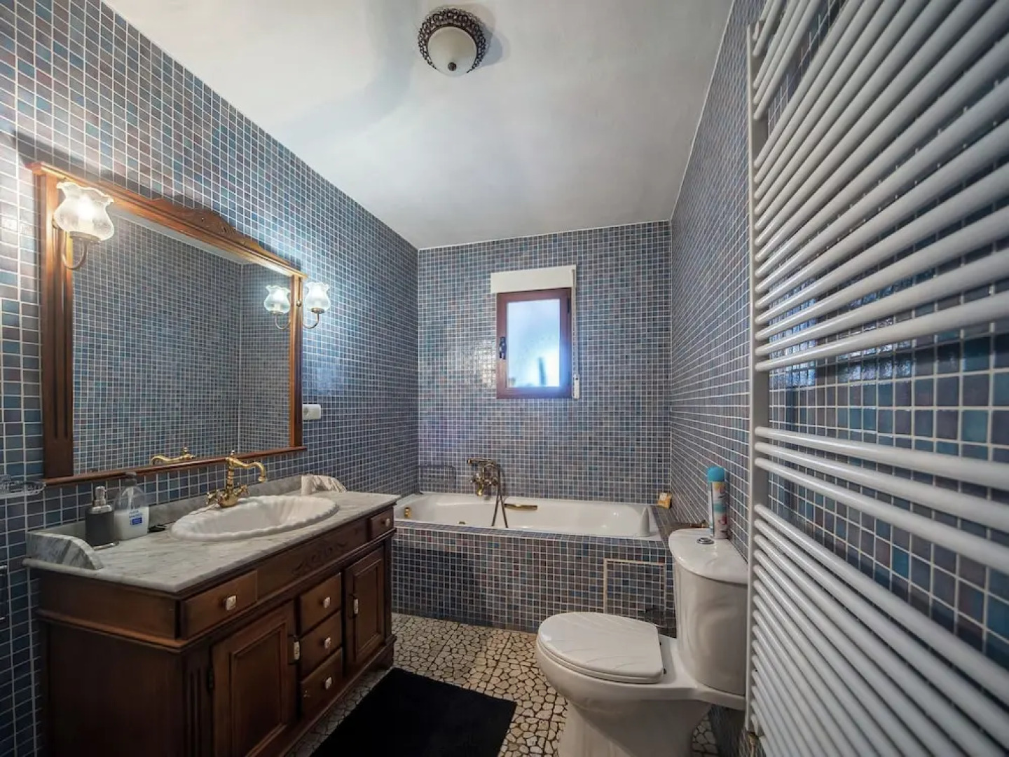 Spacious Cottage With Private Pool and Beautiful Views of Mountains and sea