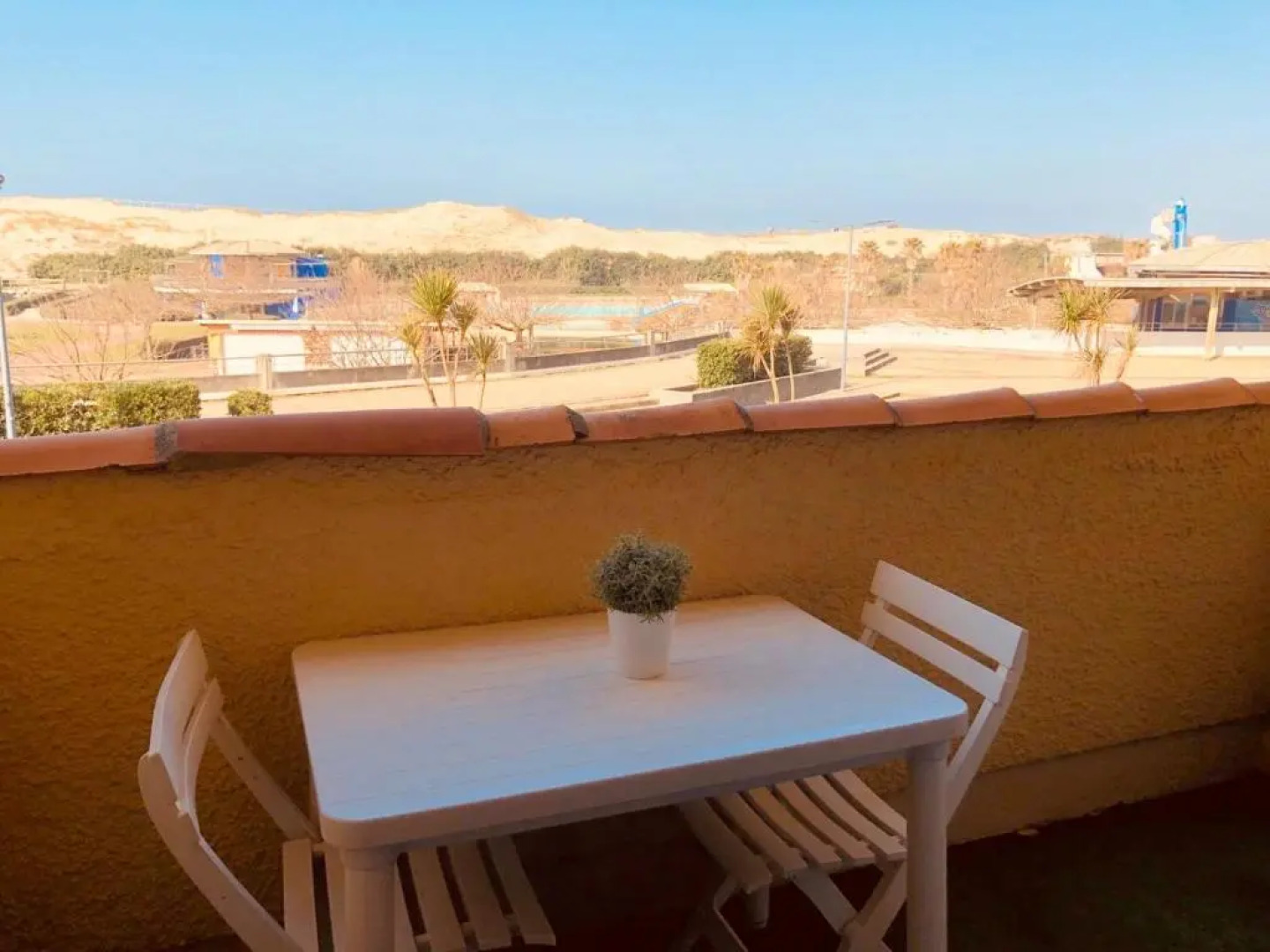 SEIGNOSSE PLAGES: Beau Studio équipé avec terrasse face aux dunes