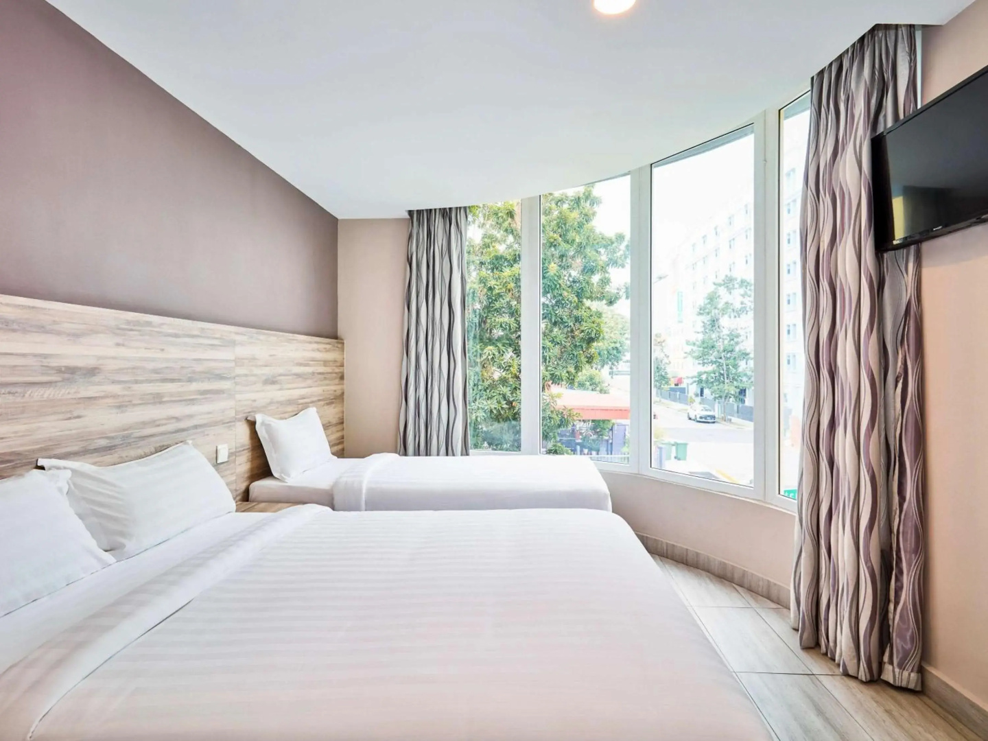 Ibis Budget Singapore Crystal