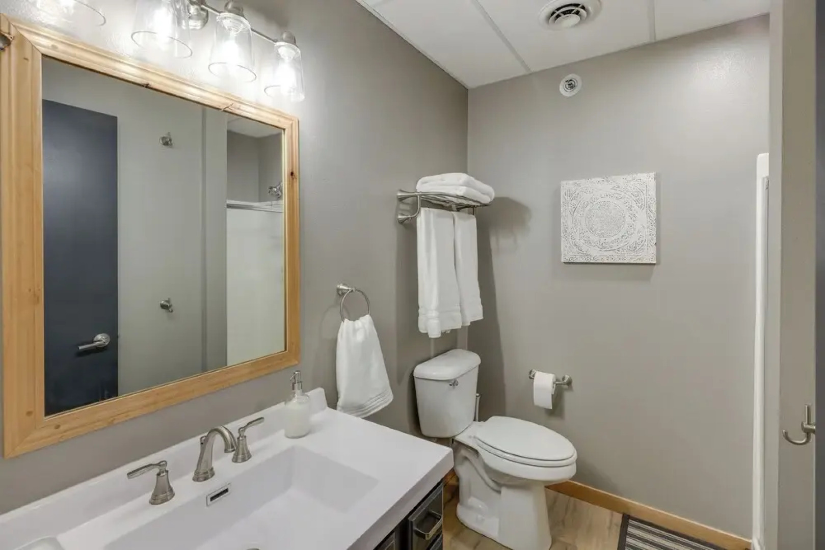 Modern Yankton Apartment Near Riverside Park!