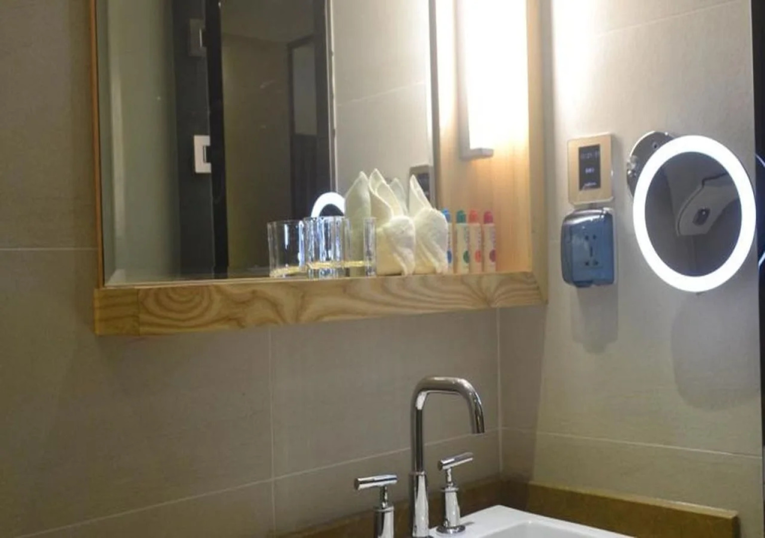 Lavande Hotel Zhuhai Gongbei Port Branch