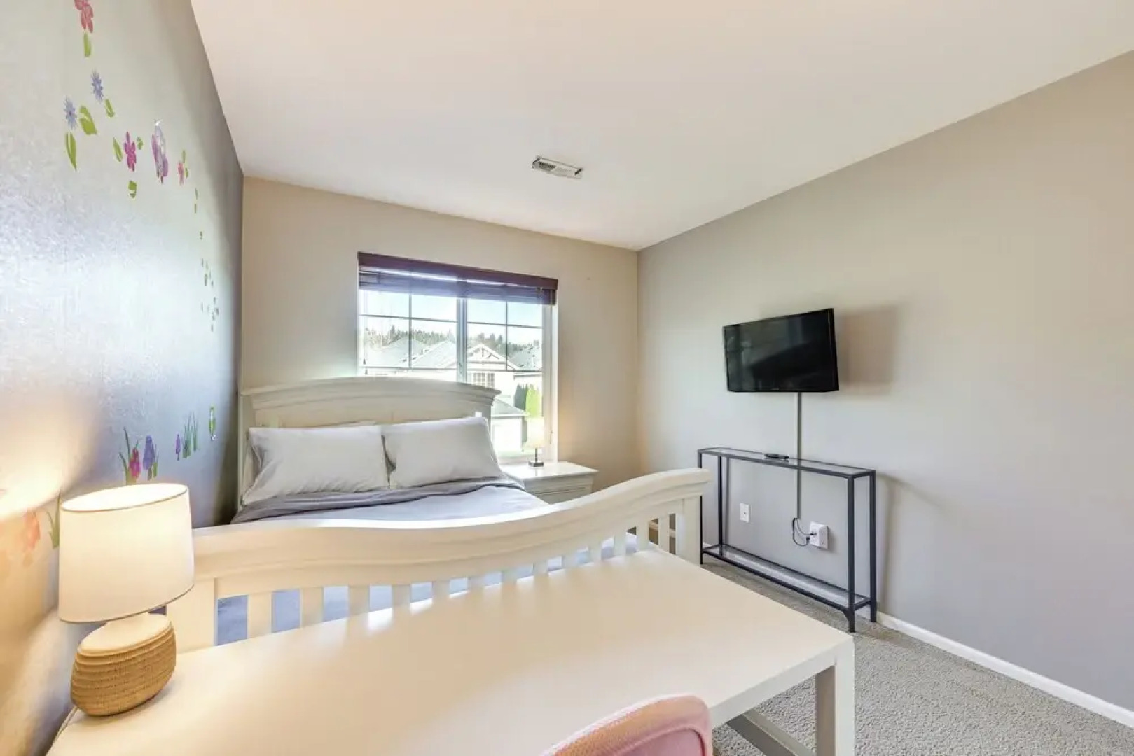 Spacious Kent Home Near Seatac Airport w/ Patio