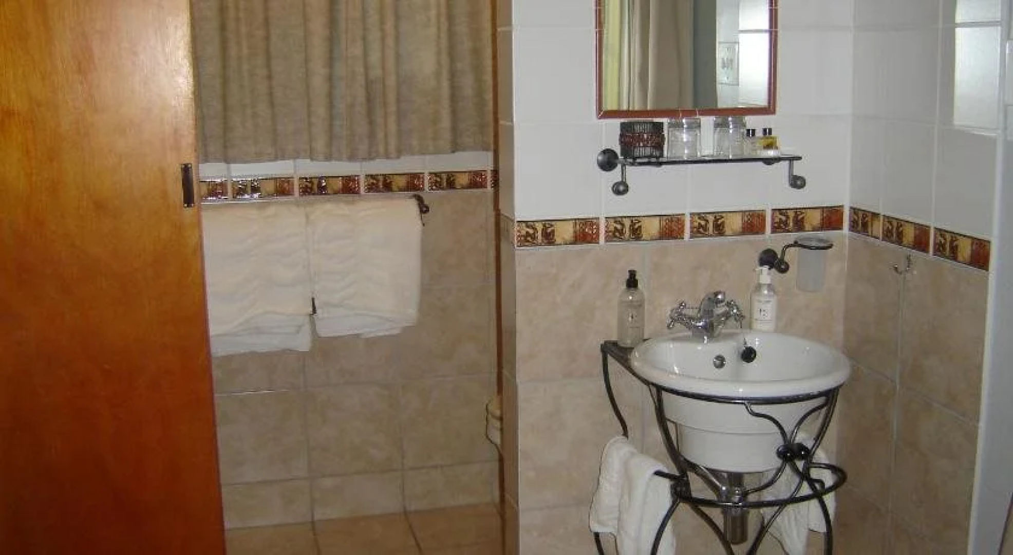 Cedar Lodge Guest House