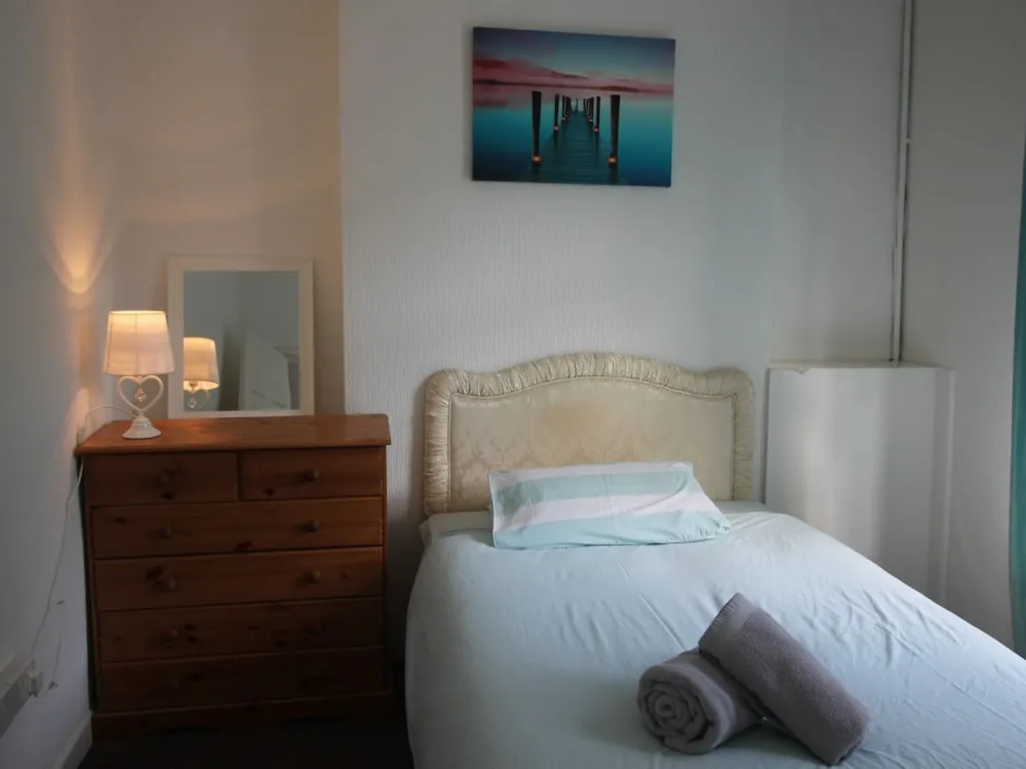 Rickard Street 4 Bed House Near J32 and M4 by Cardiff Holiday Homes