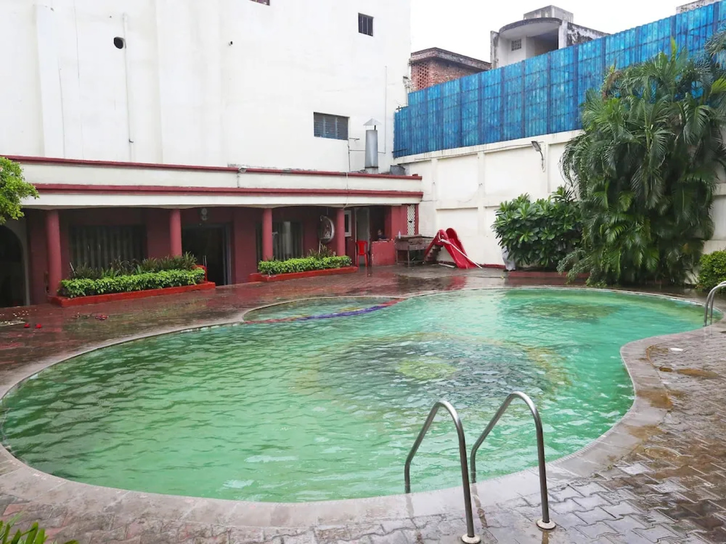 OYO 8955 Hotel Bobina