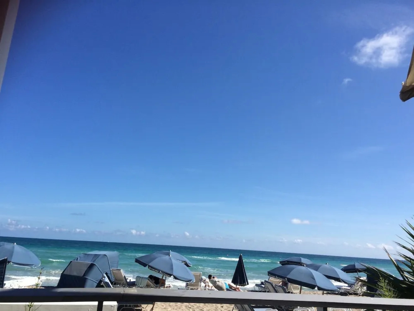 Hollywood Apartment by the Sea