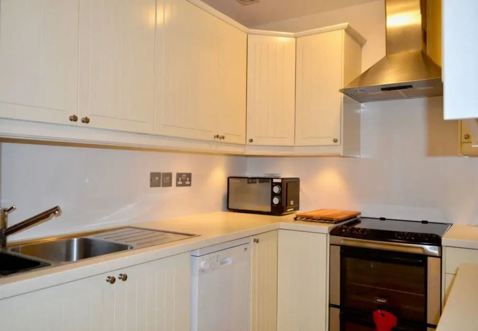 Edinburgh Apartment With Pool and Rooftop Views