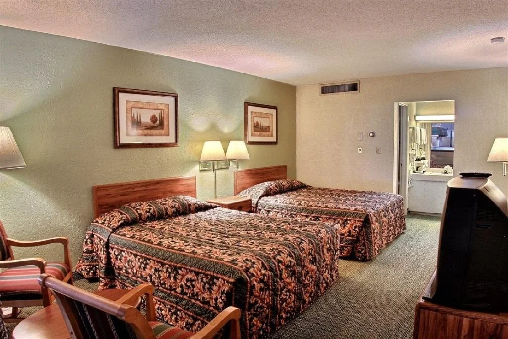 Highland Hotel And Convention Center