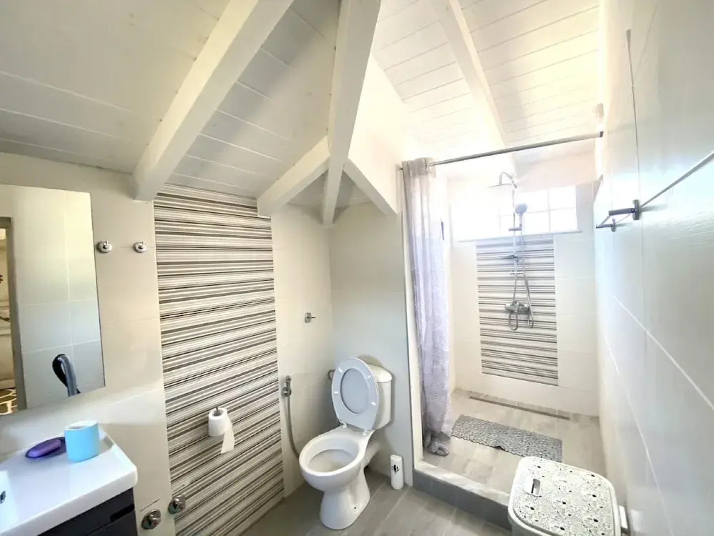 Sybota Seaside Retreat - Chique Marina Loft