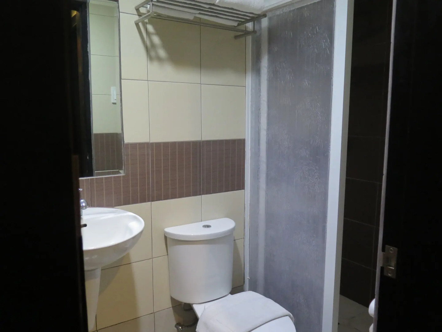 The Pinnacle Hotel and Suites