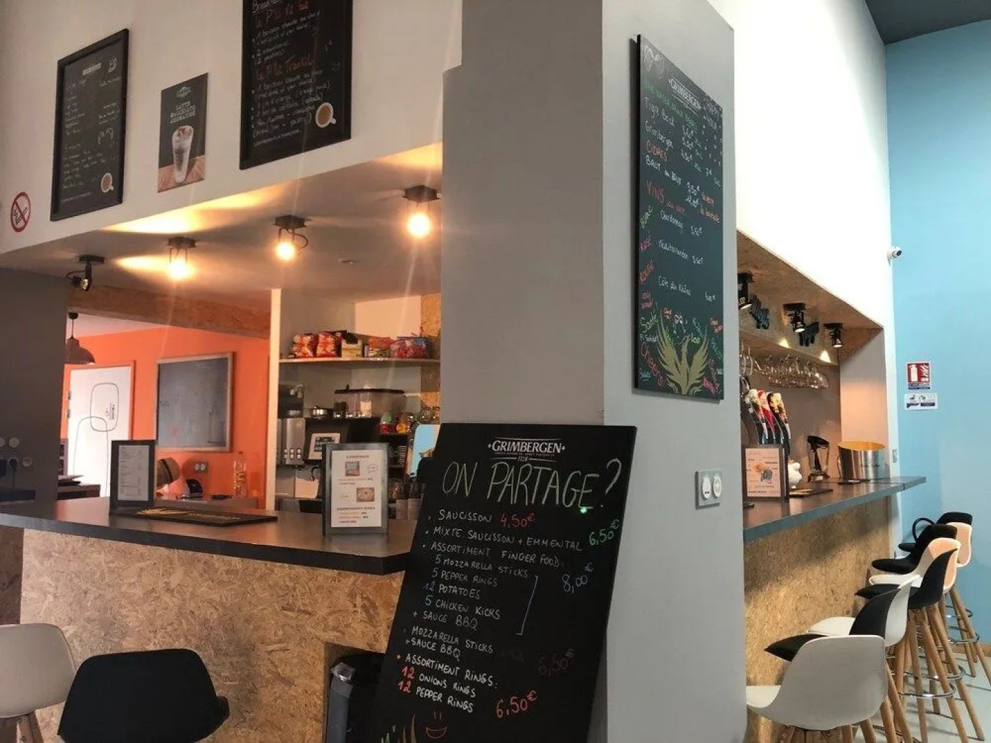 Share And Cheers Hostel