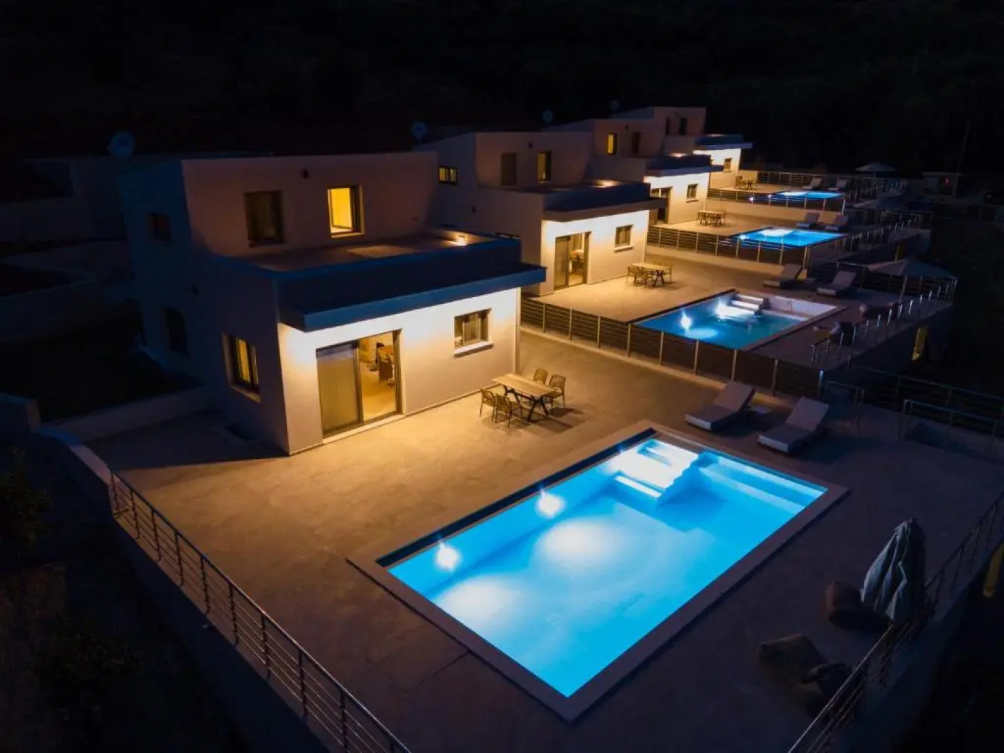 Plataria Sunrise Resort